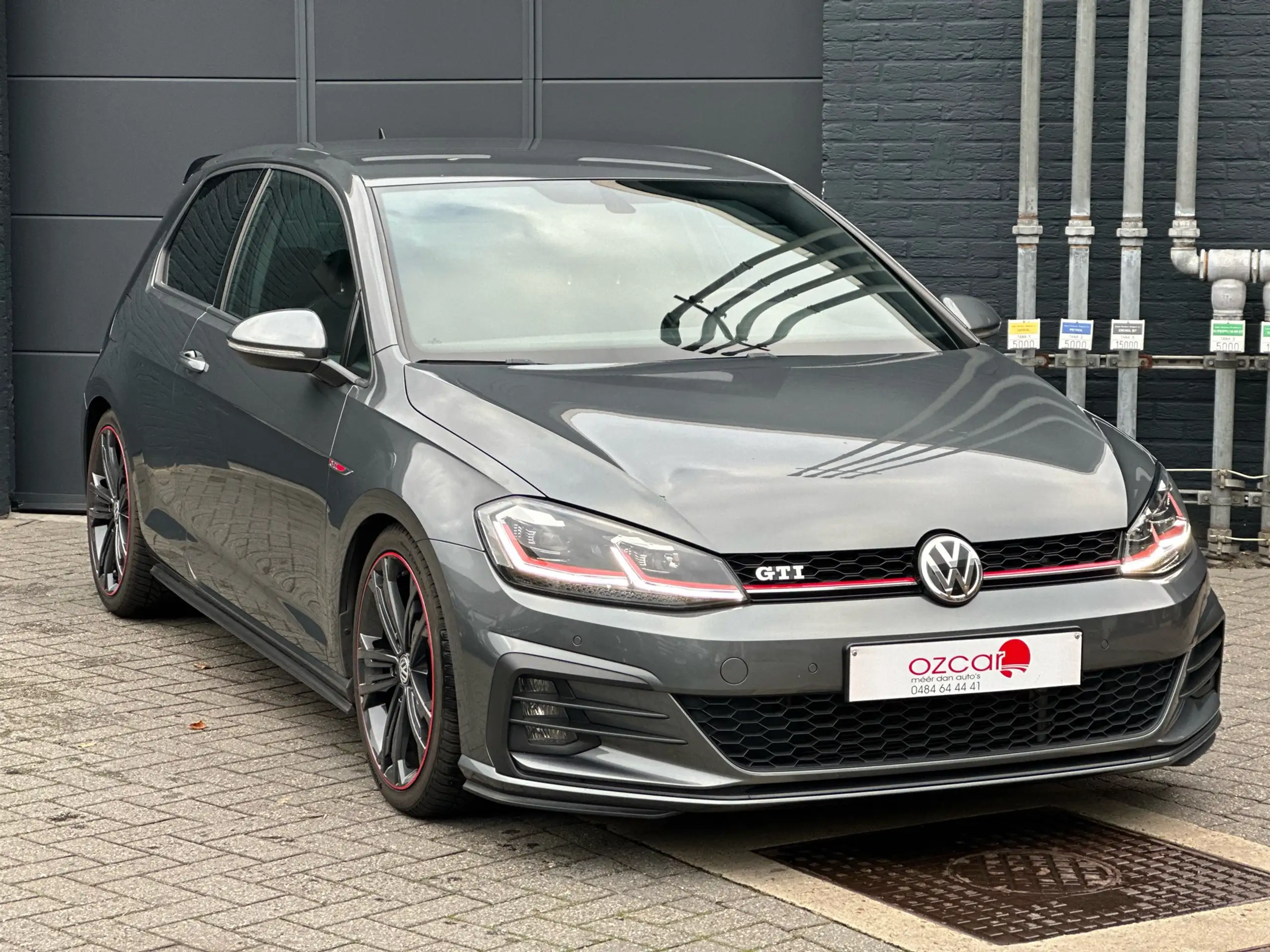 Volkswagen - Golf GTI