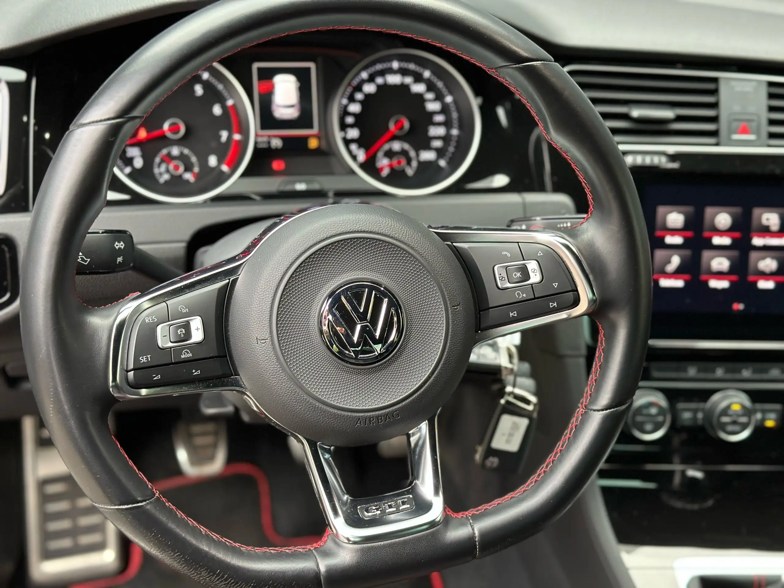 Volkswagen - Golf GTI