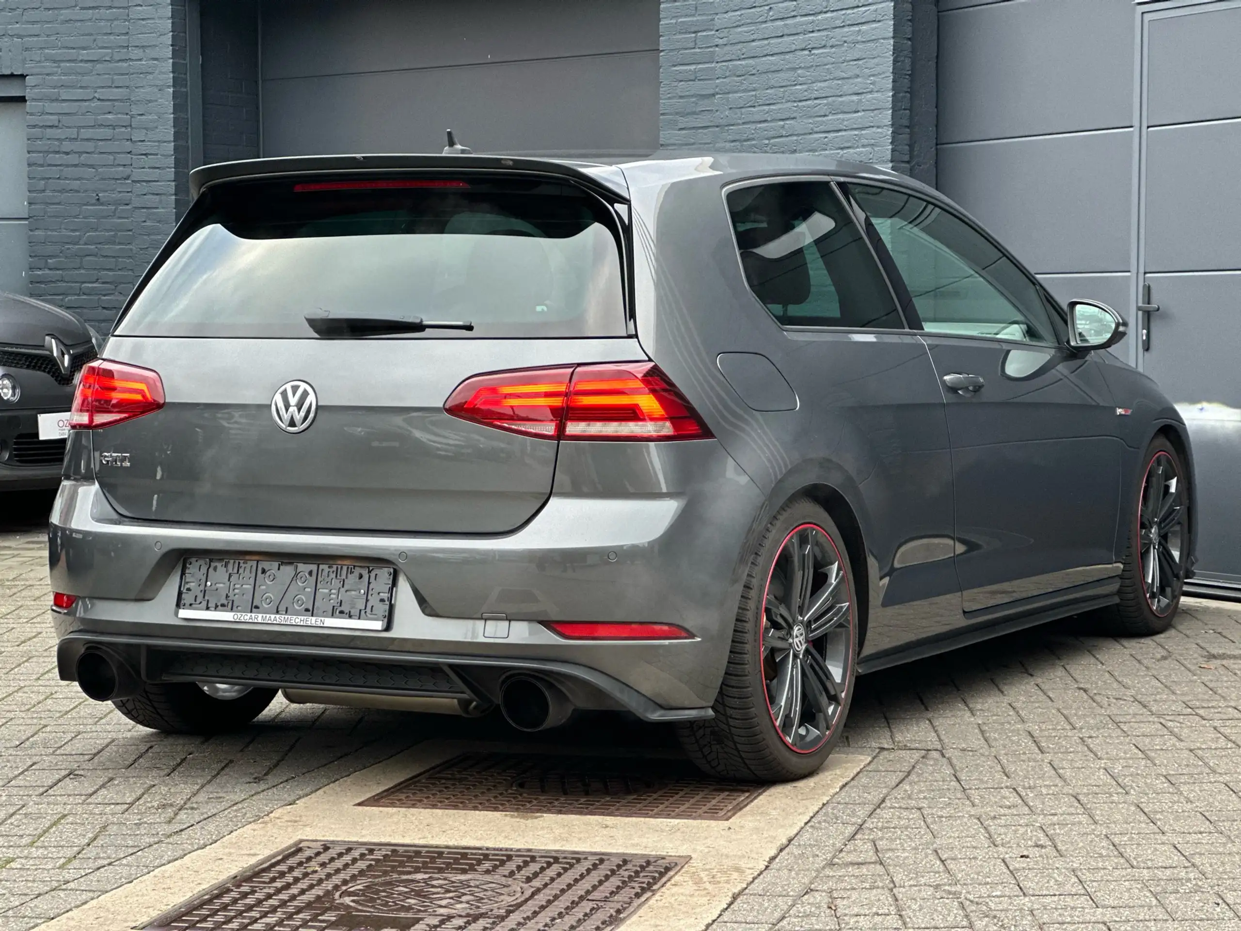 Volkswagen - Golf GTI