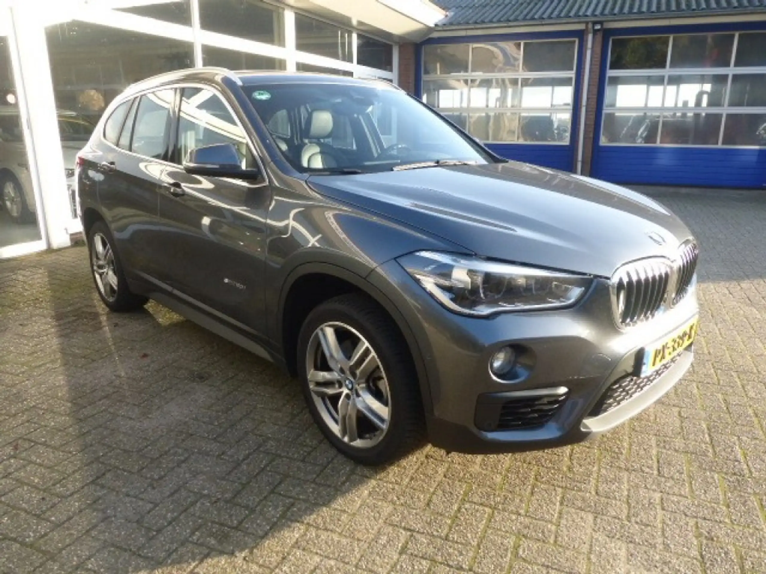 BMW - X1