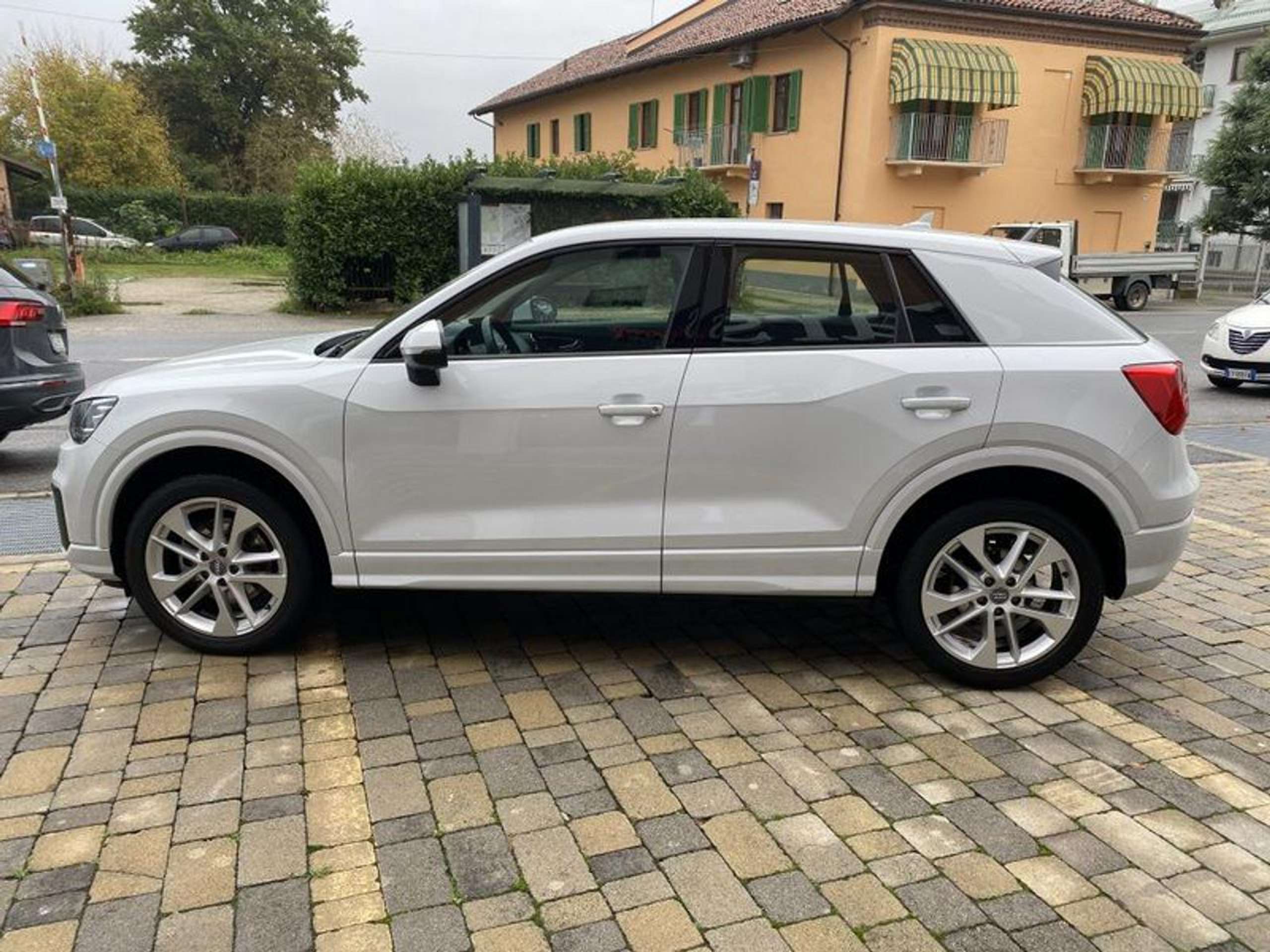 Audi - Q2