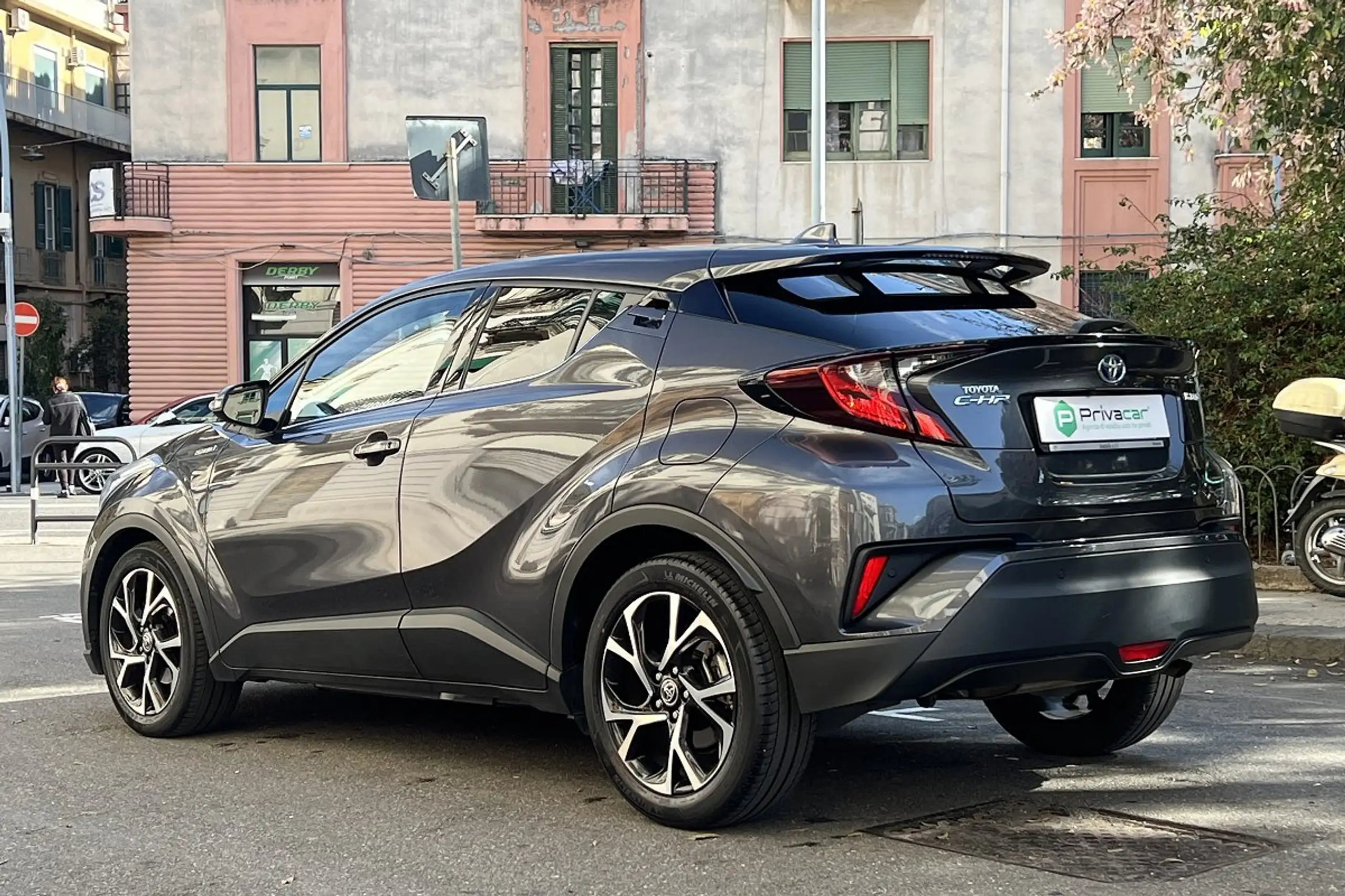 Toyota - C-HR