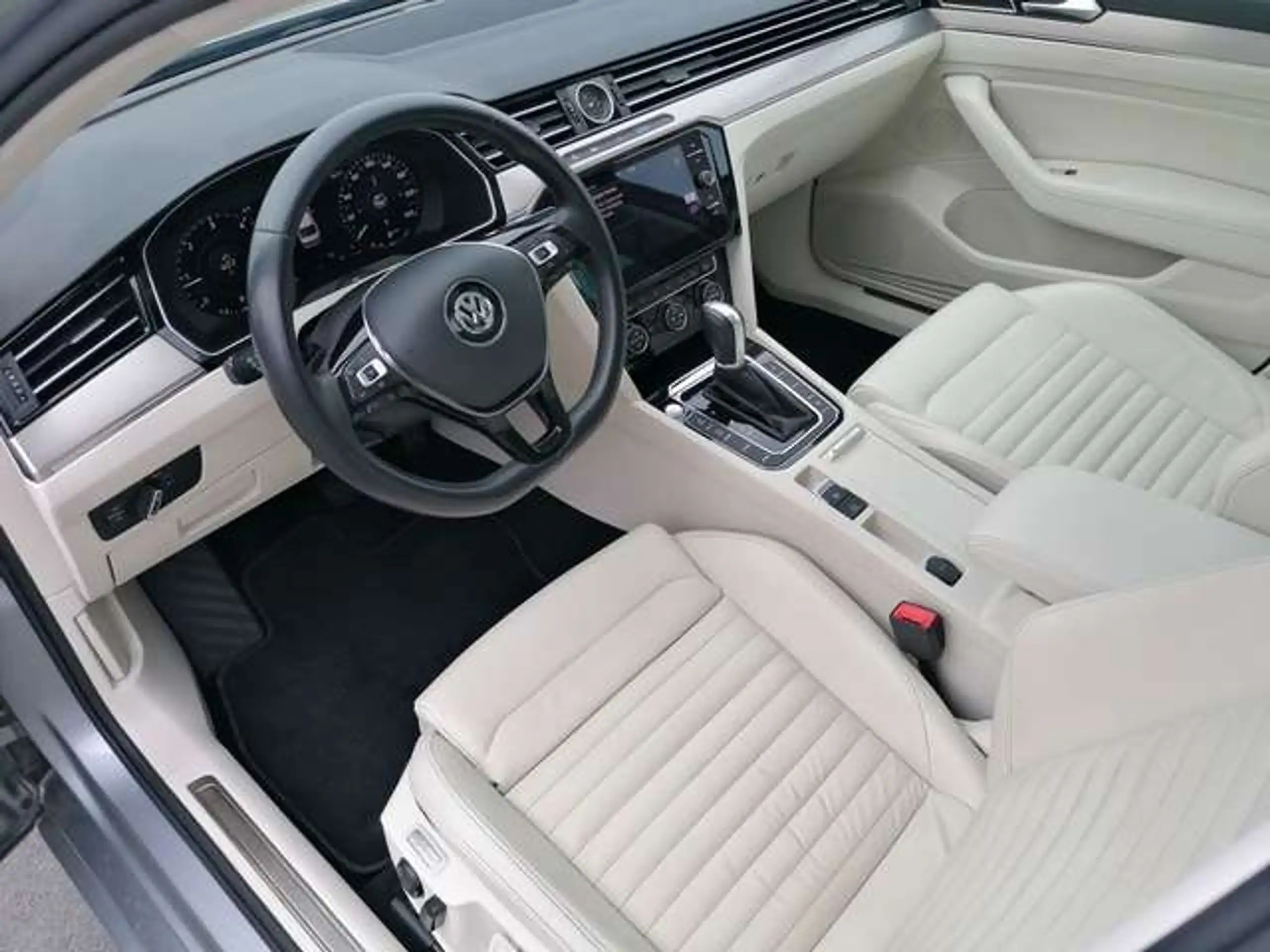 Volkswagen - Passat