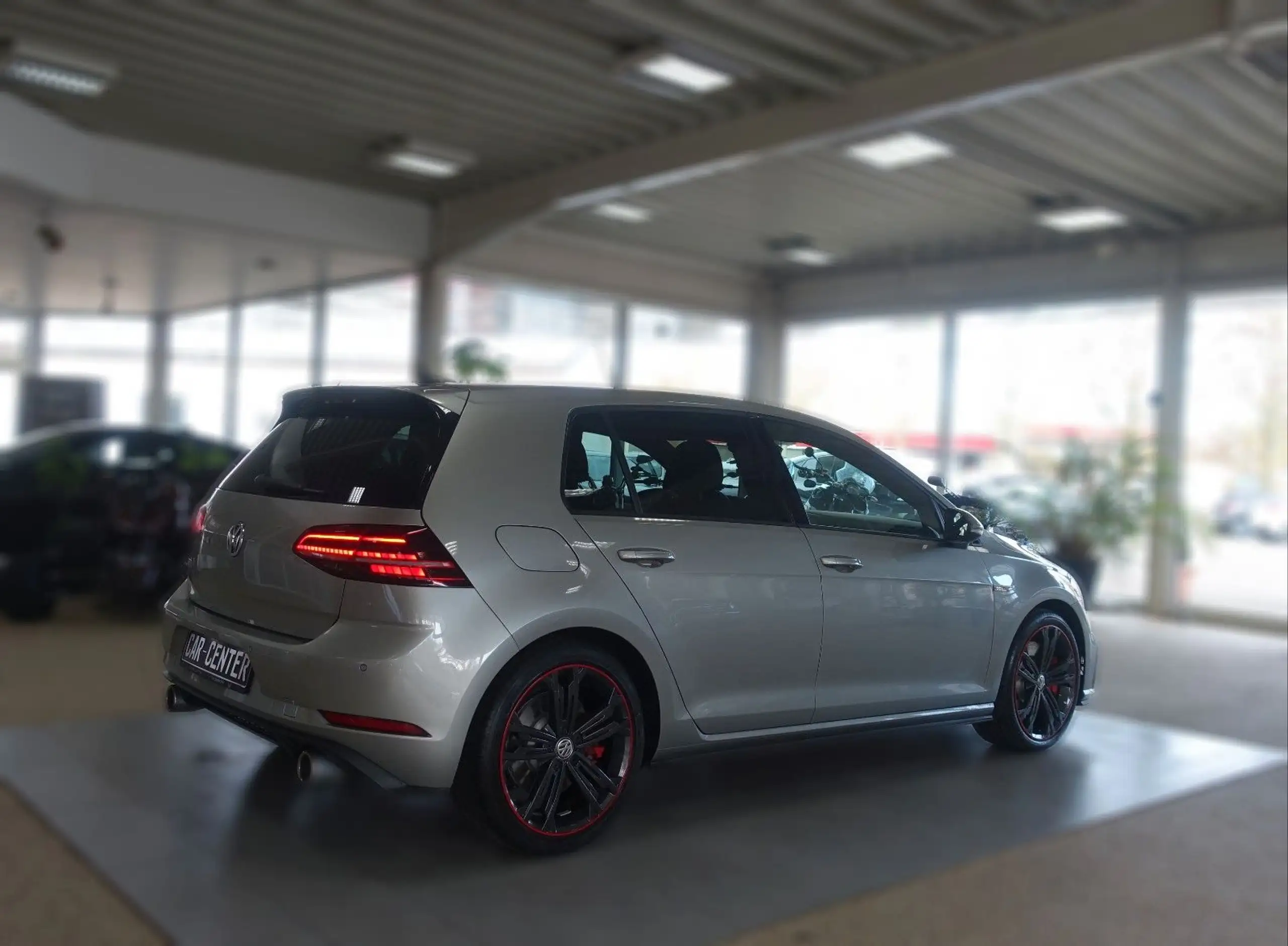 Volkswagen - Golf