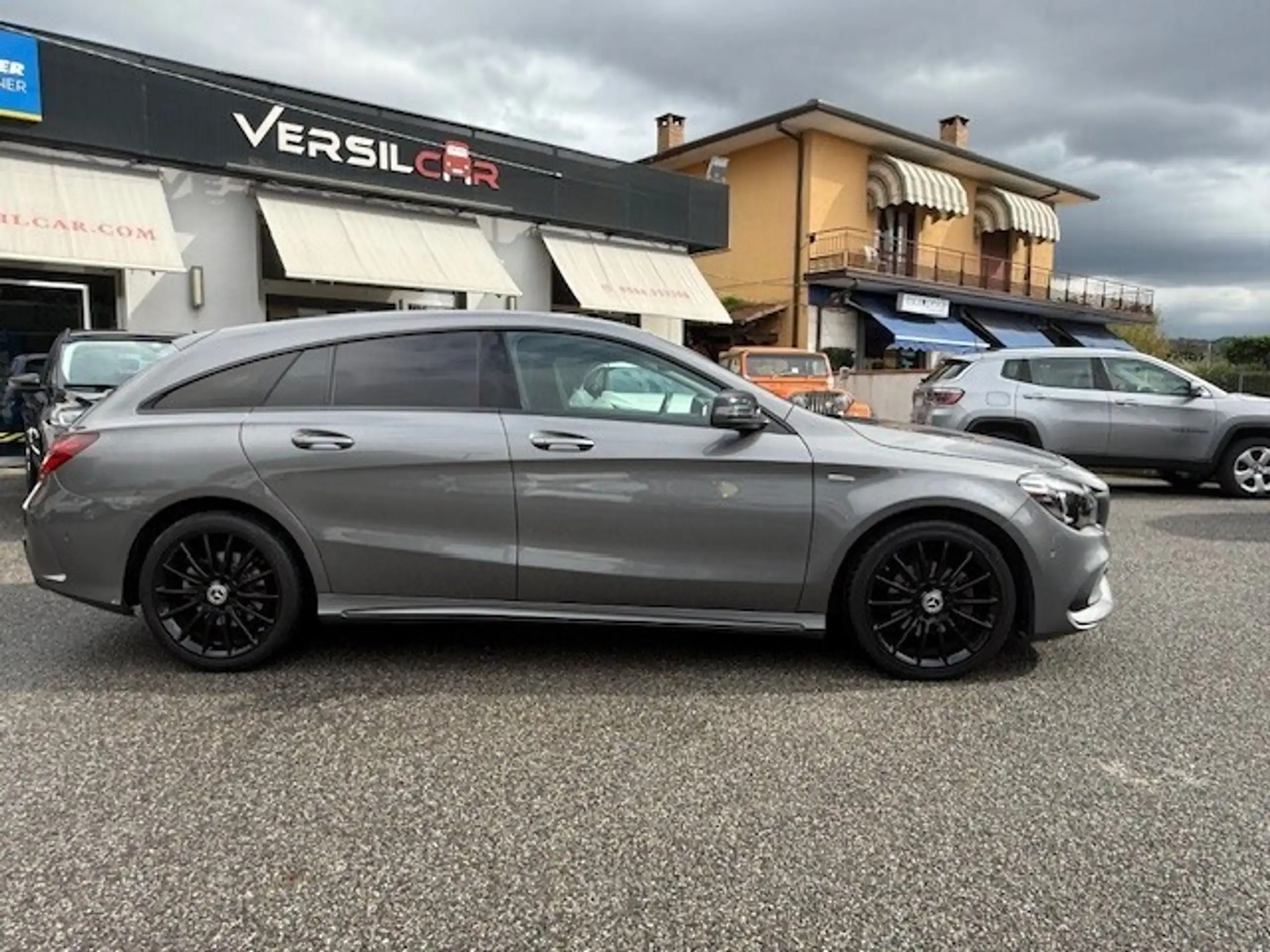 Mercedes-Benz - CLA 180