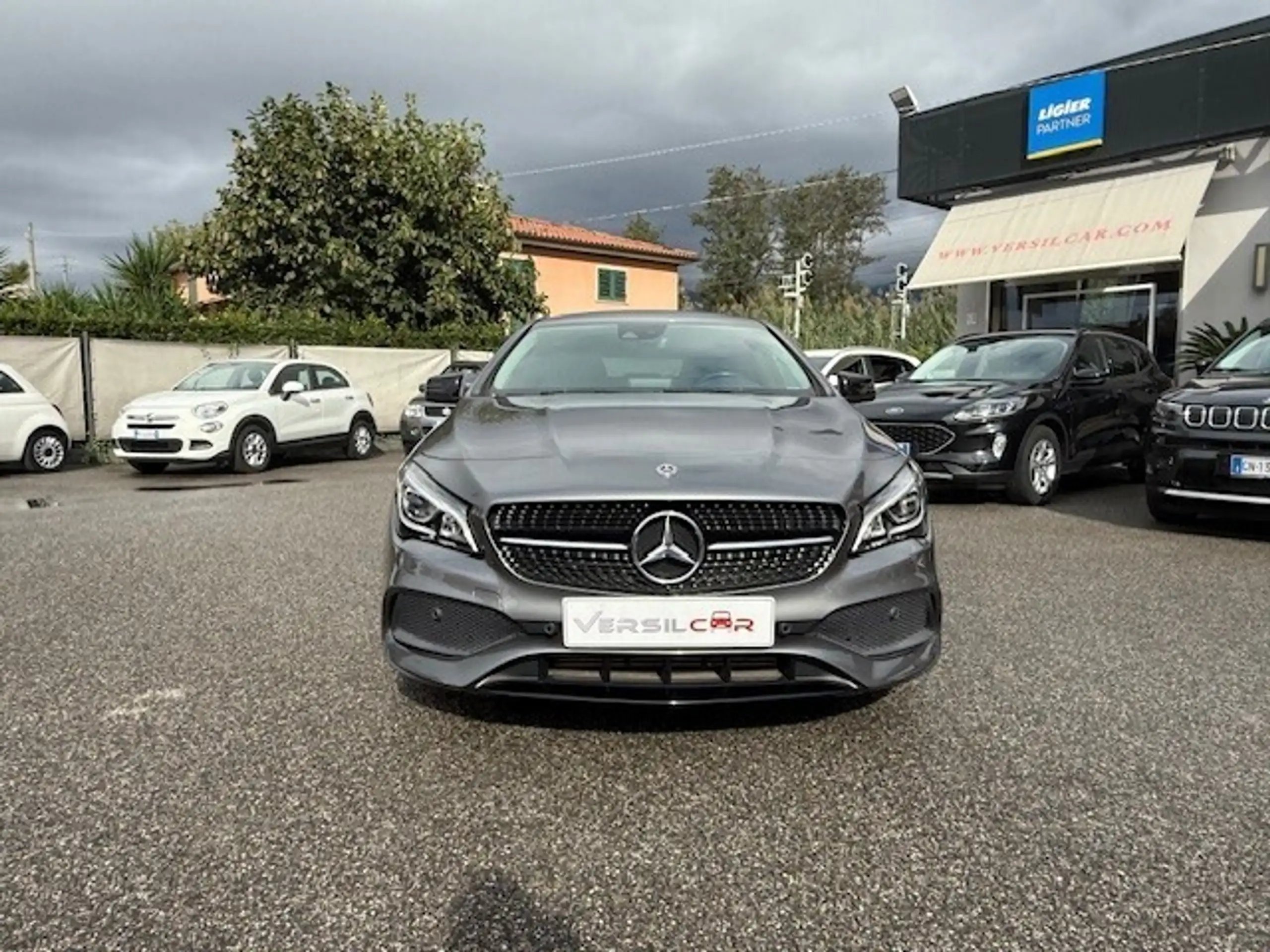 Mercedes-Benz - CLA 180