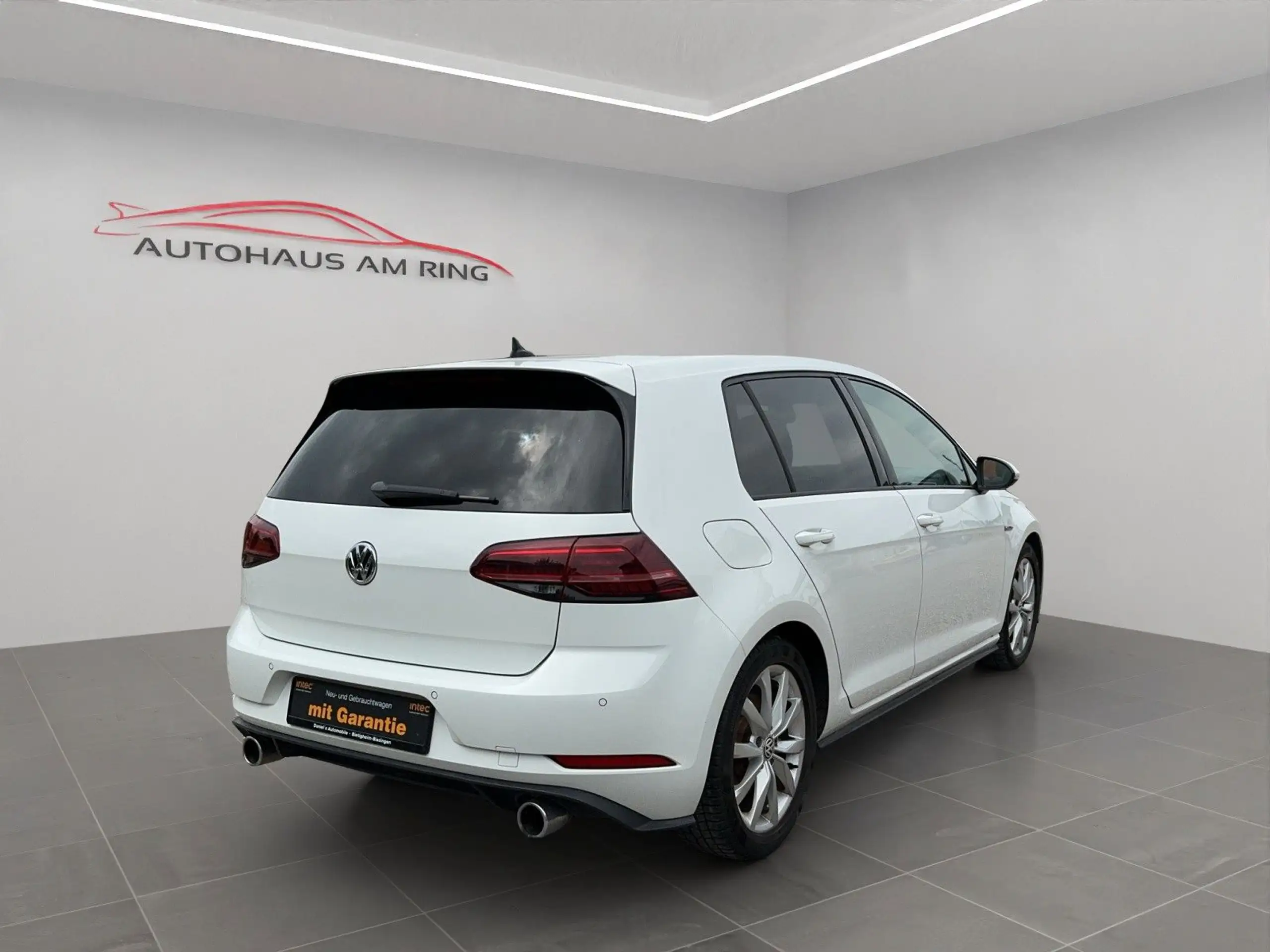 Volkswagen - Golf