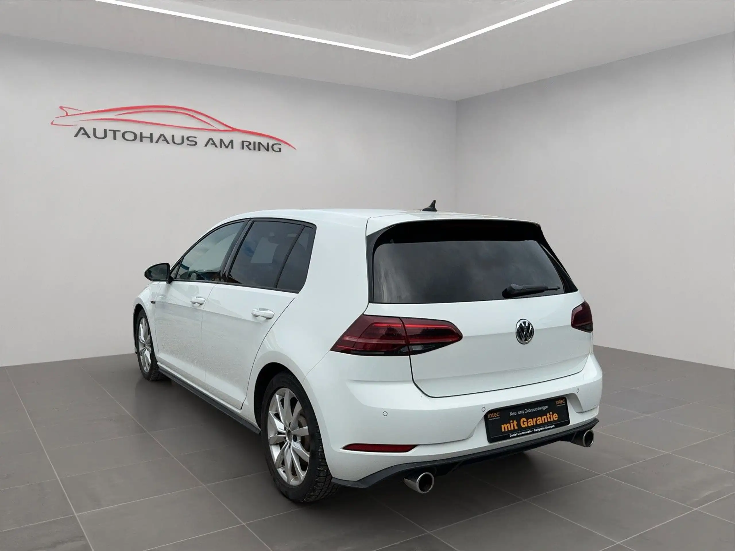 Volkswagen - Golf