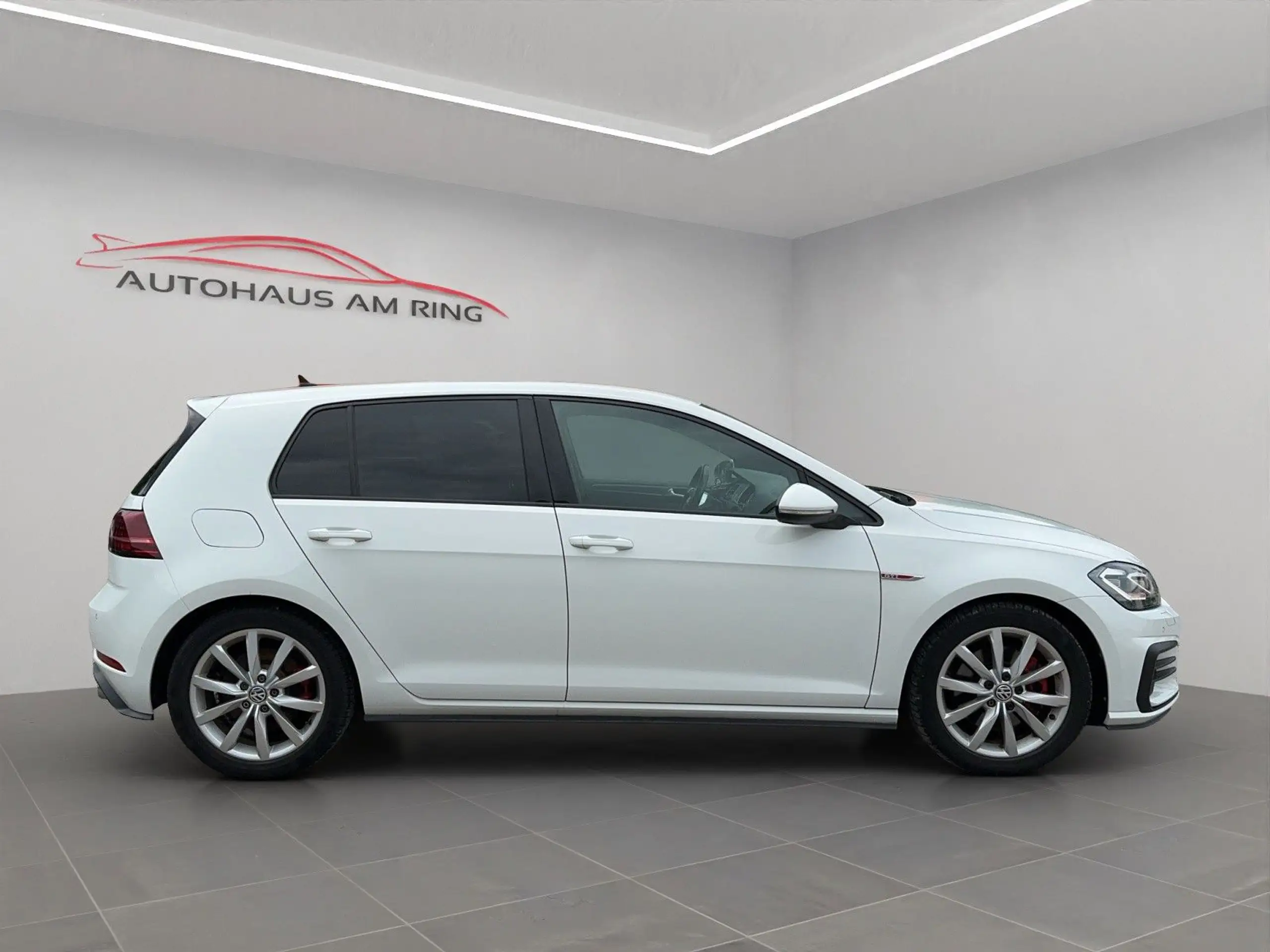 Volkswagen - Golf