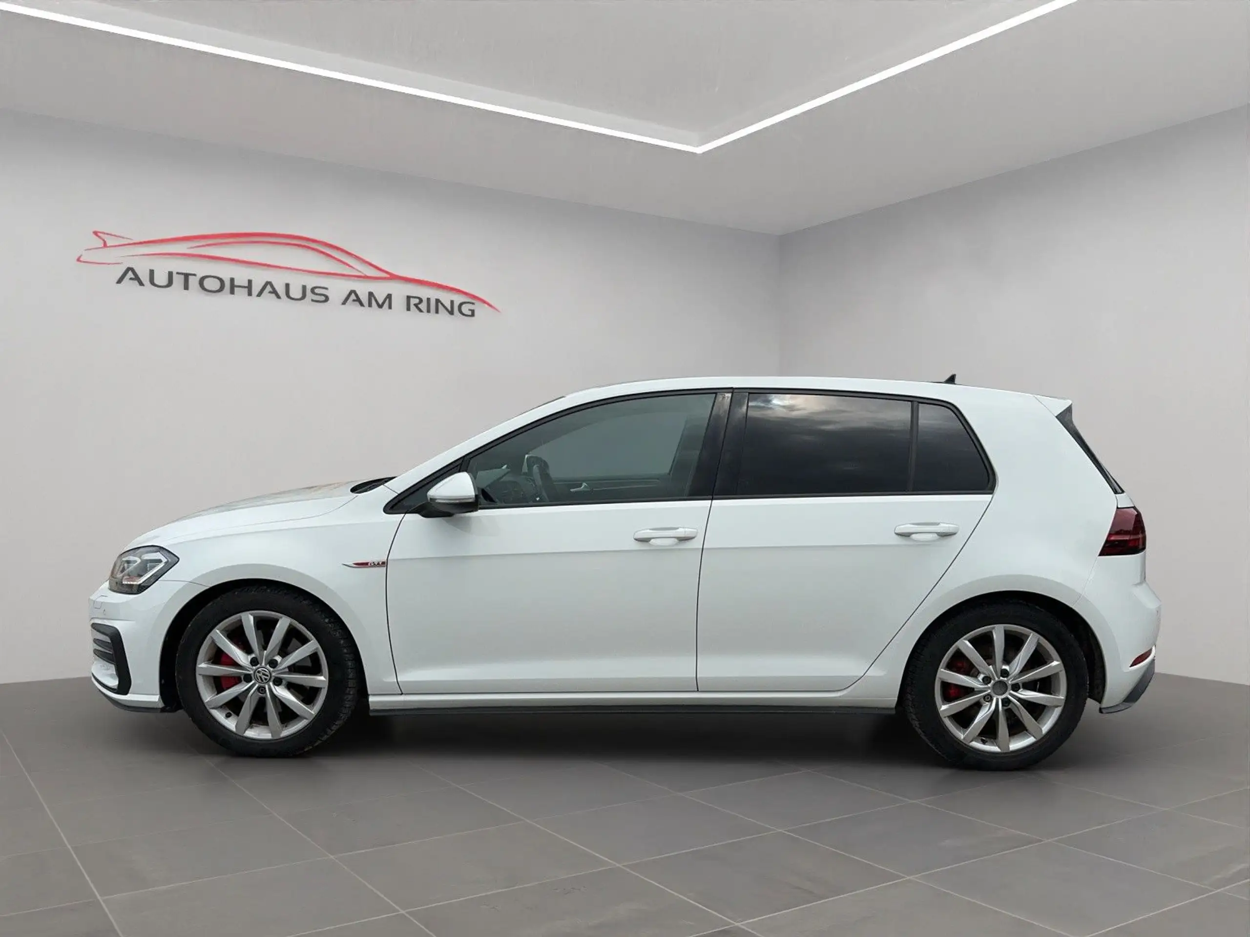 Volkswagen - Golf