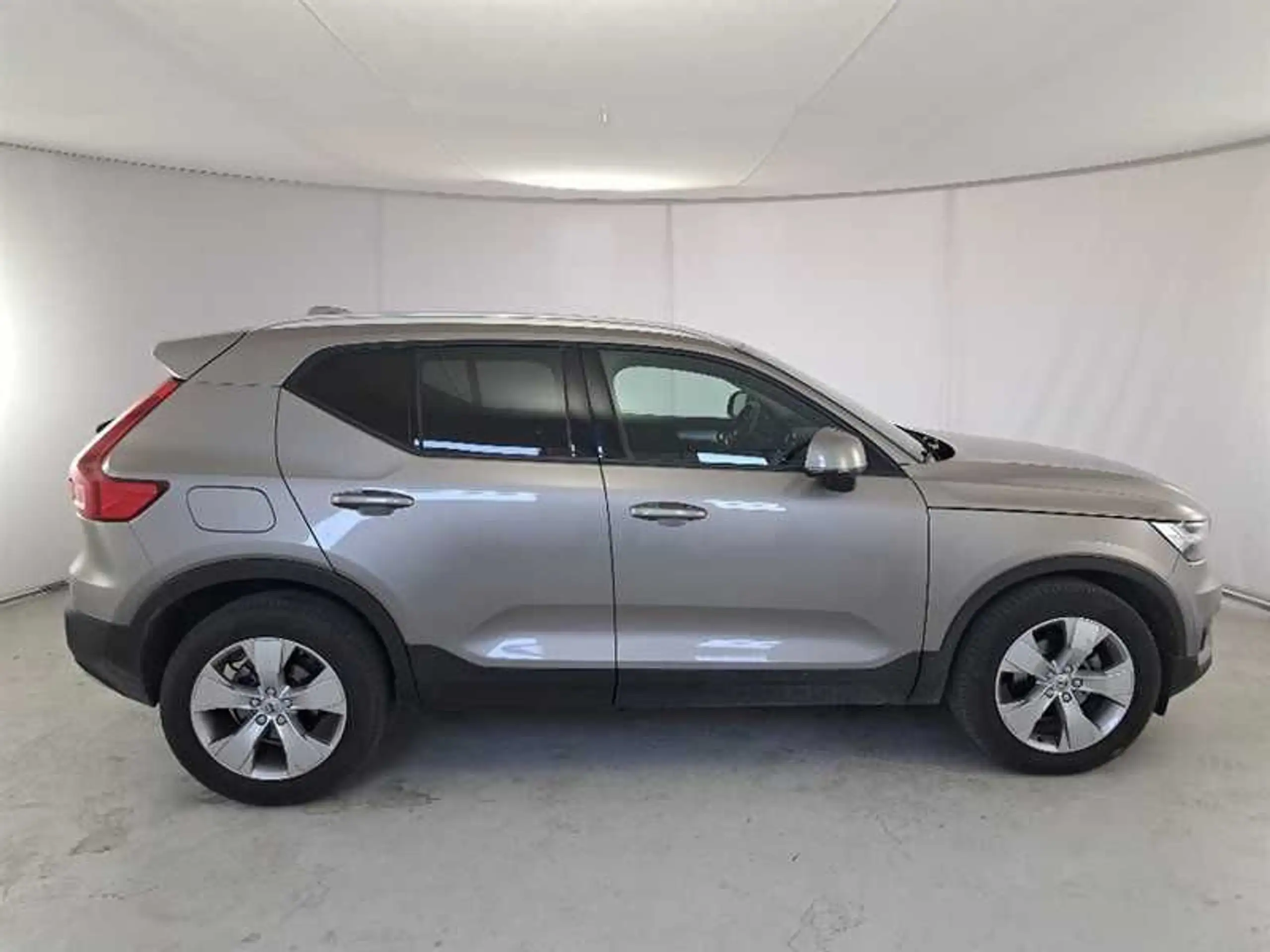 Volvo - XC40