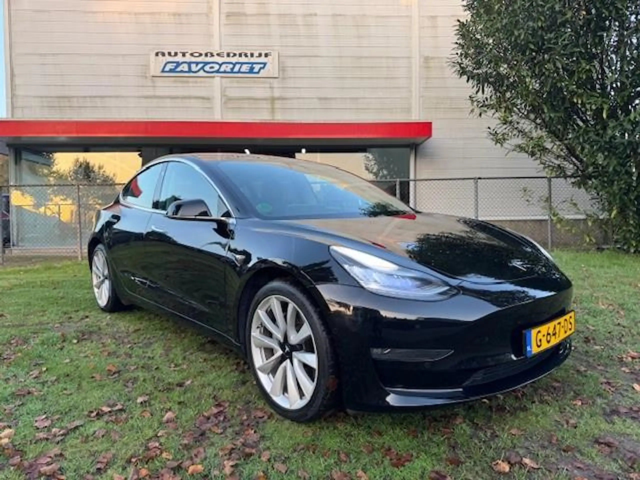 Tesla - Model 3