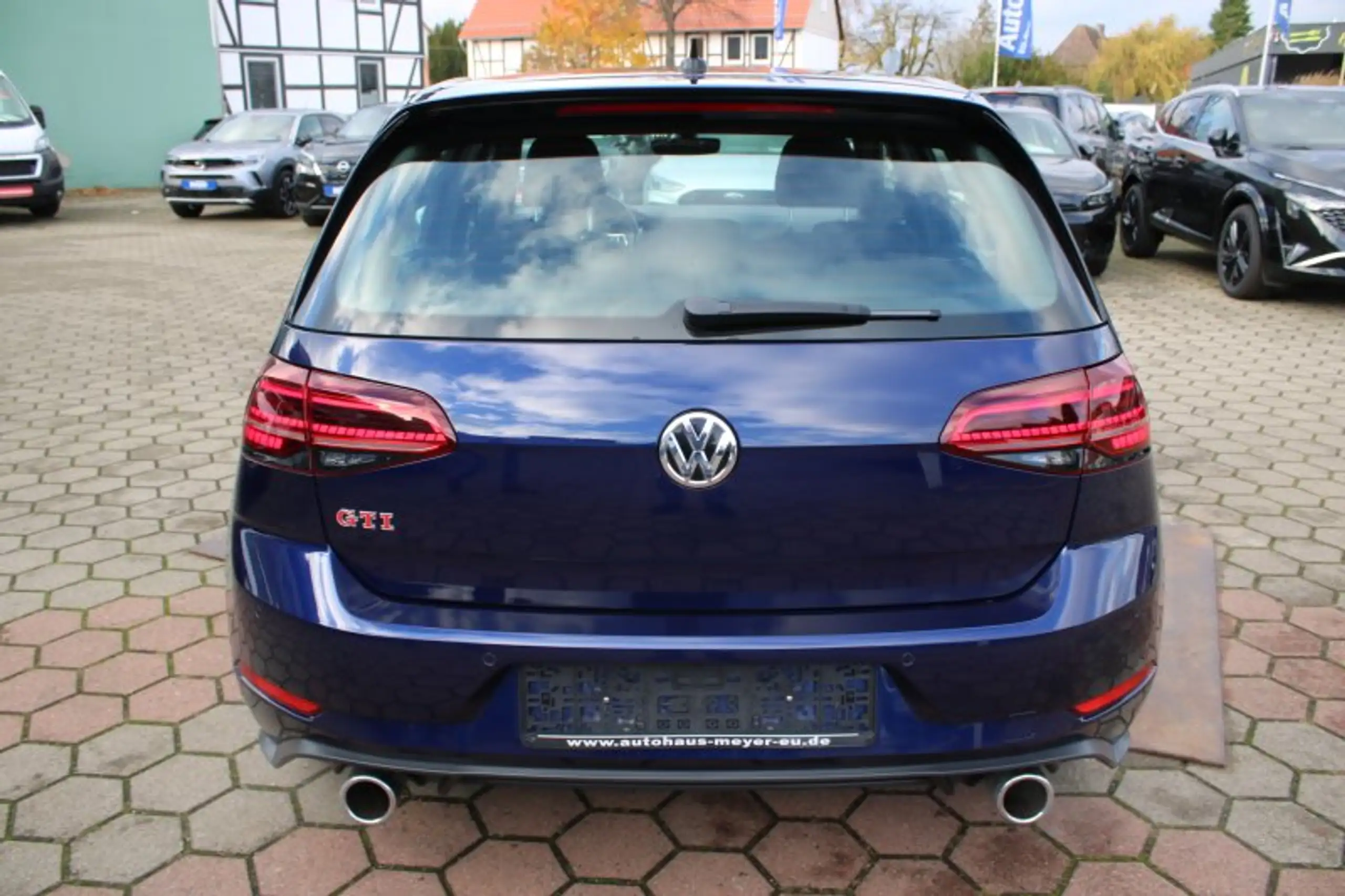 Volkswagen - Golf