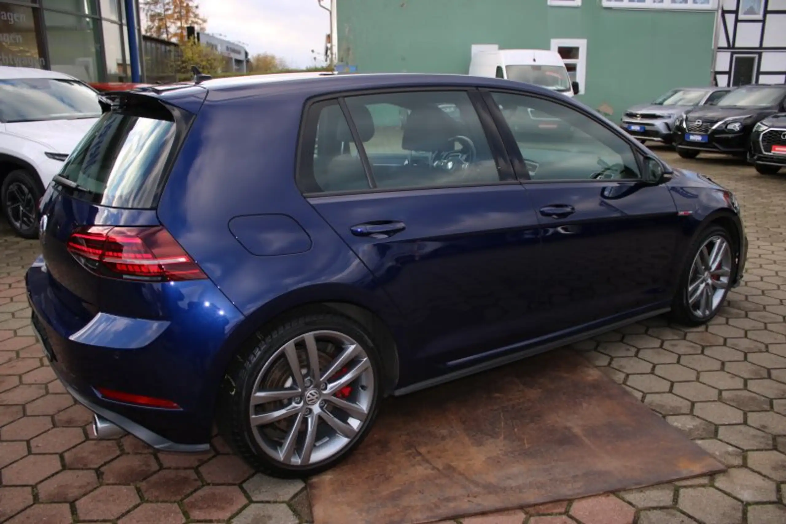 Volkswagen - Golf