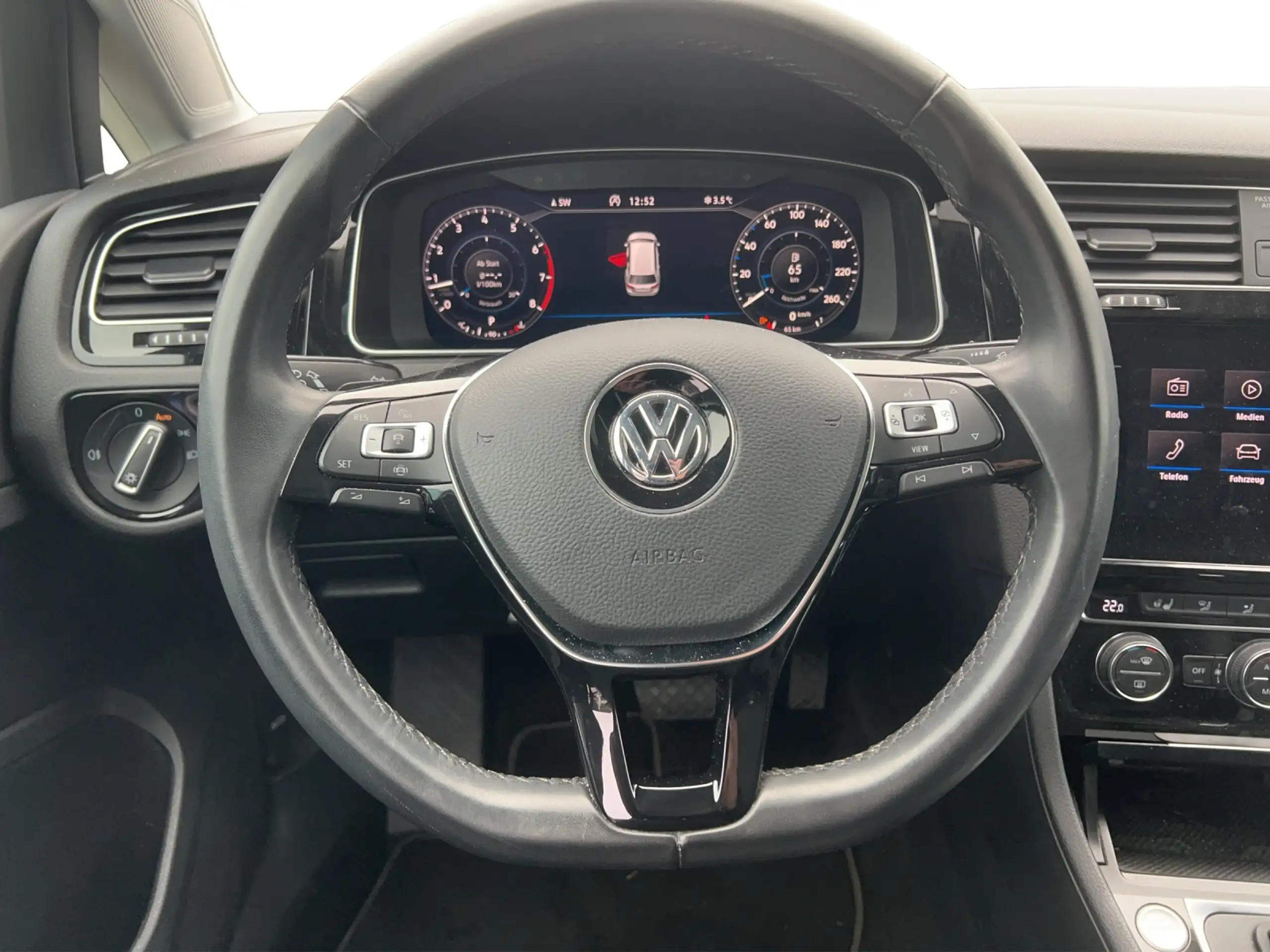 Volkswagen - Golf