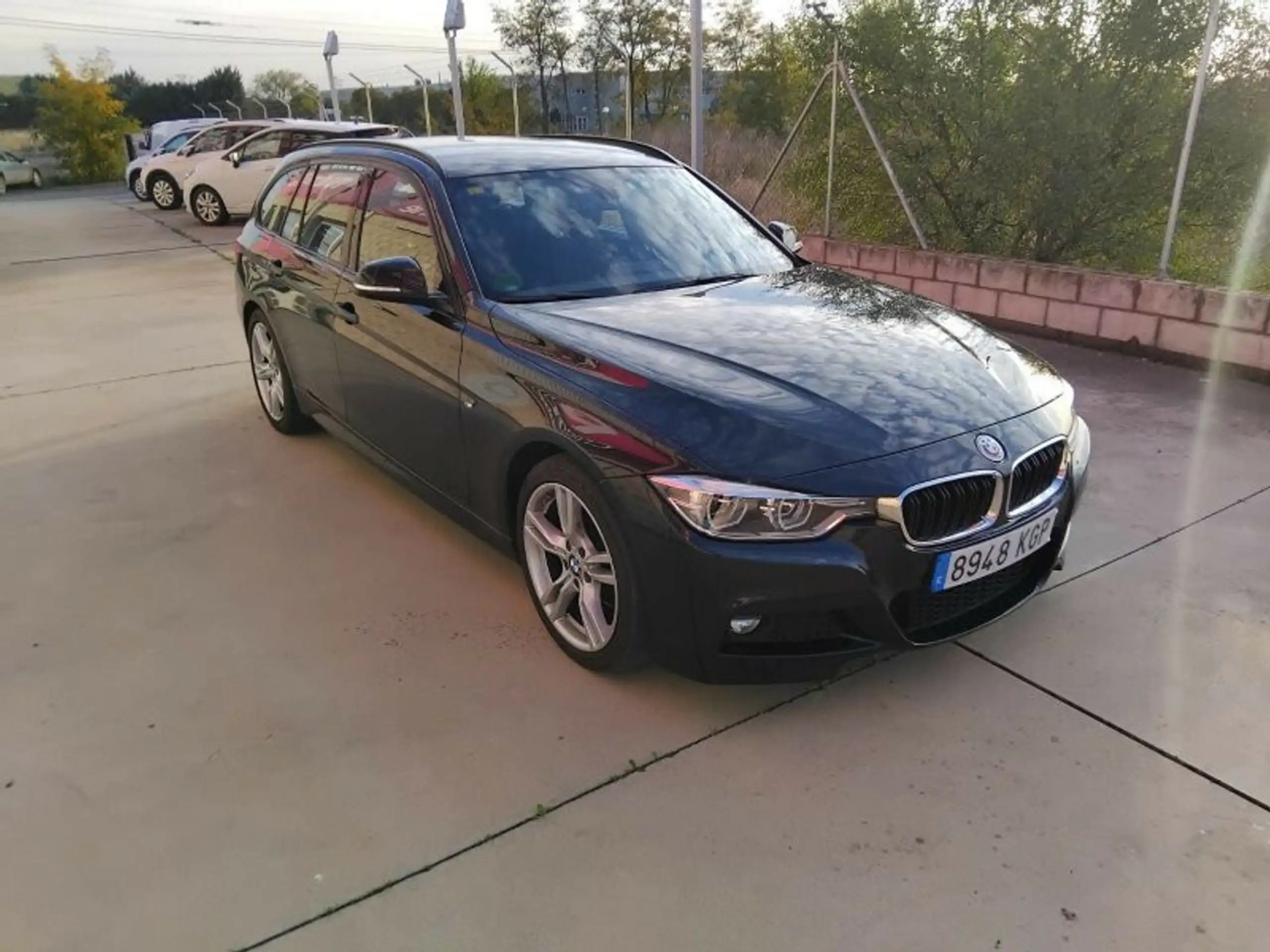 BMW - 320