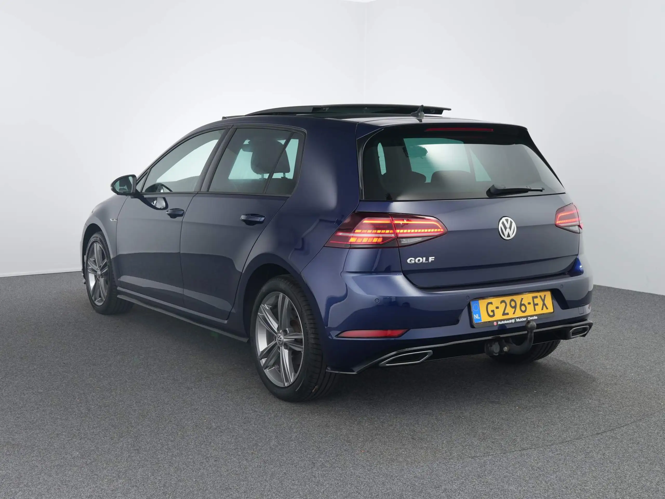 Volkswagen - Golf