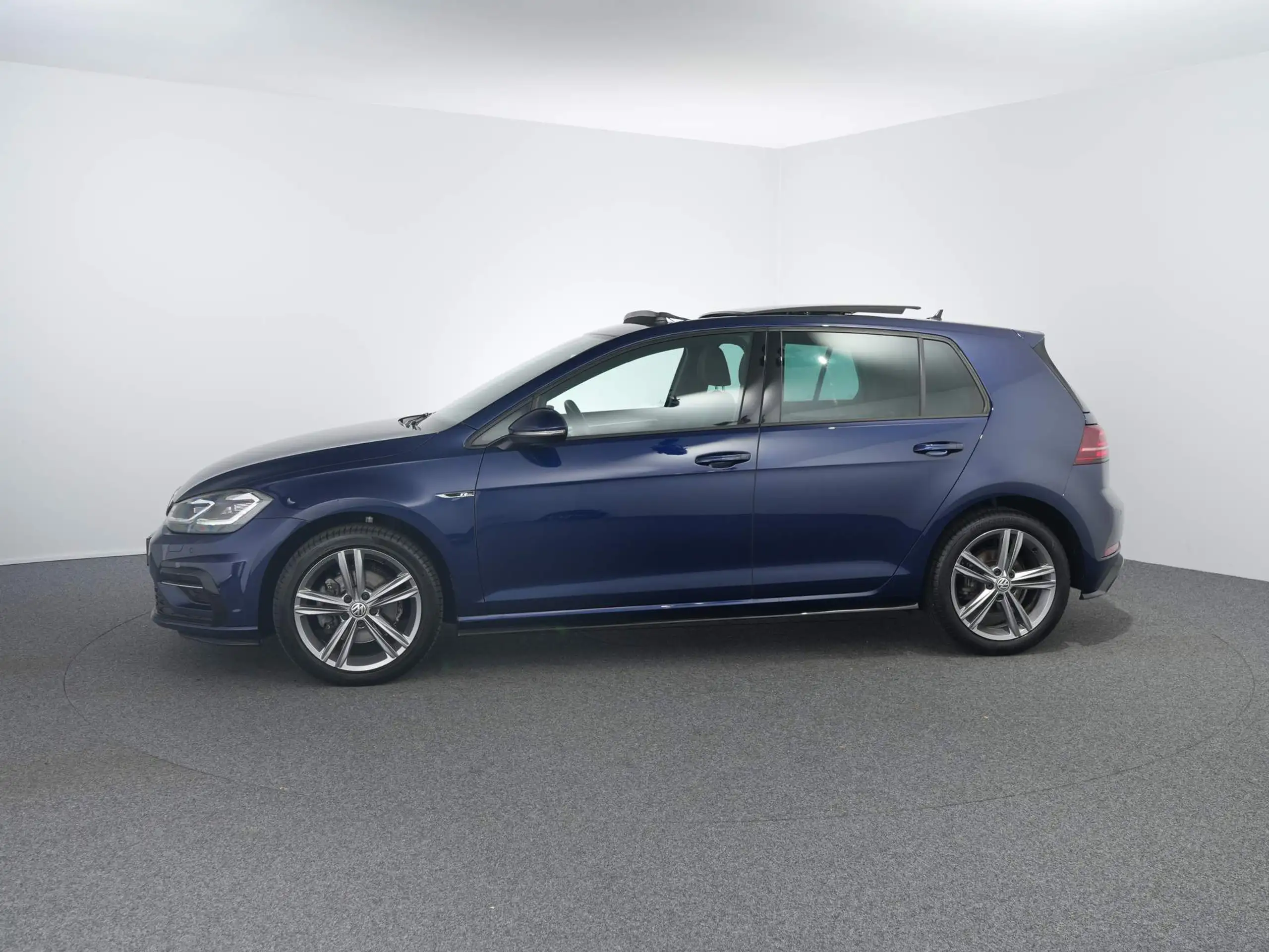 Volkswagen - Golf