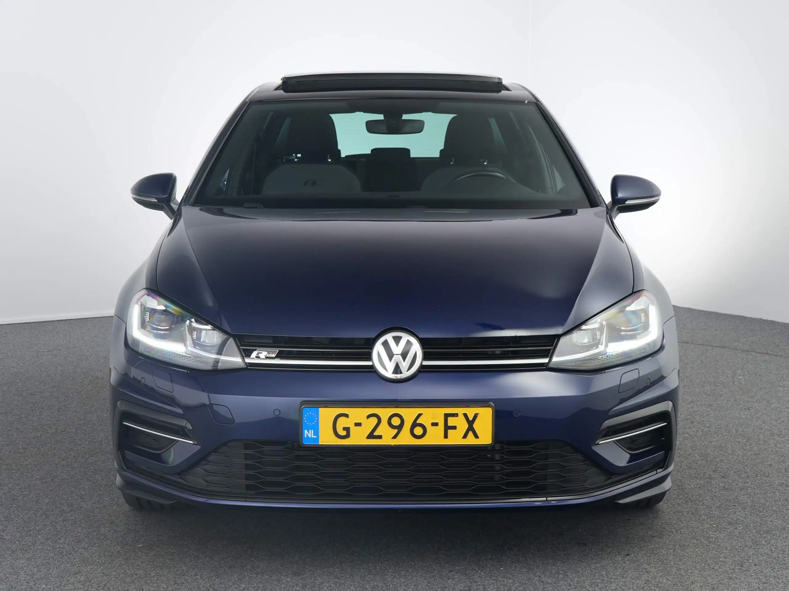 Volkswagen - Golf