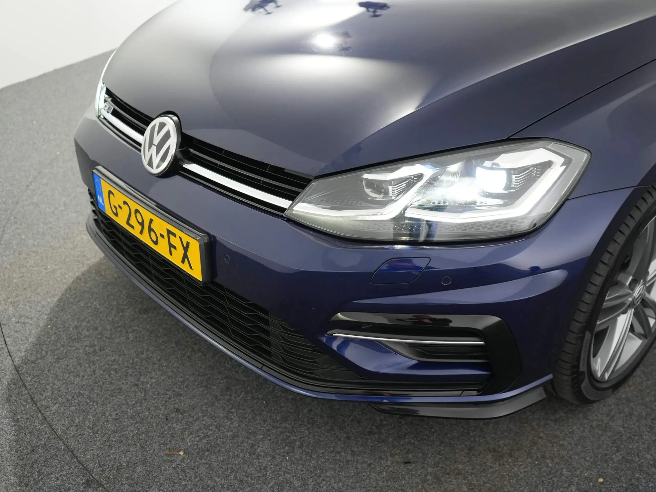 Volkswagen - Golf