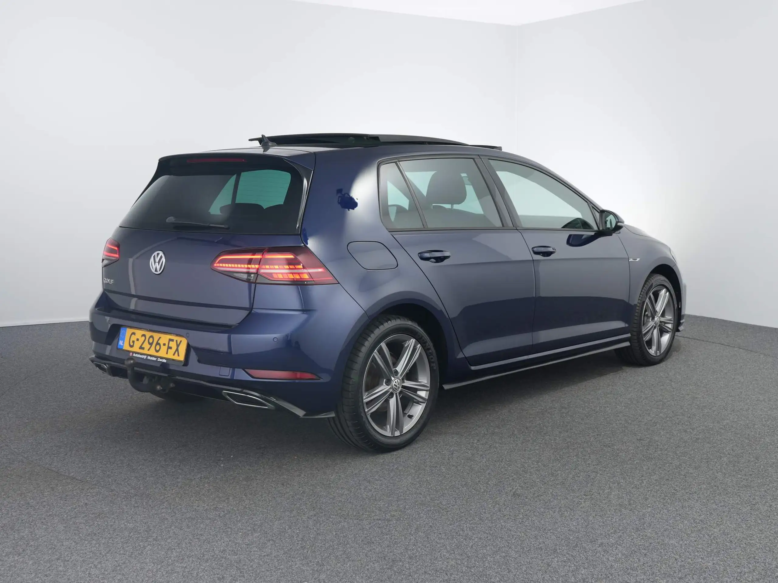 Volkswagen - Golf