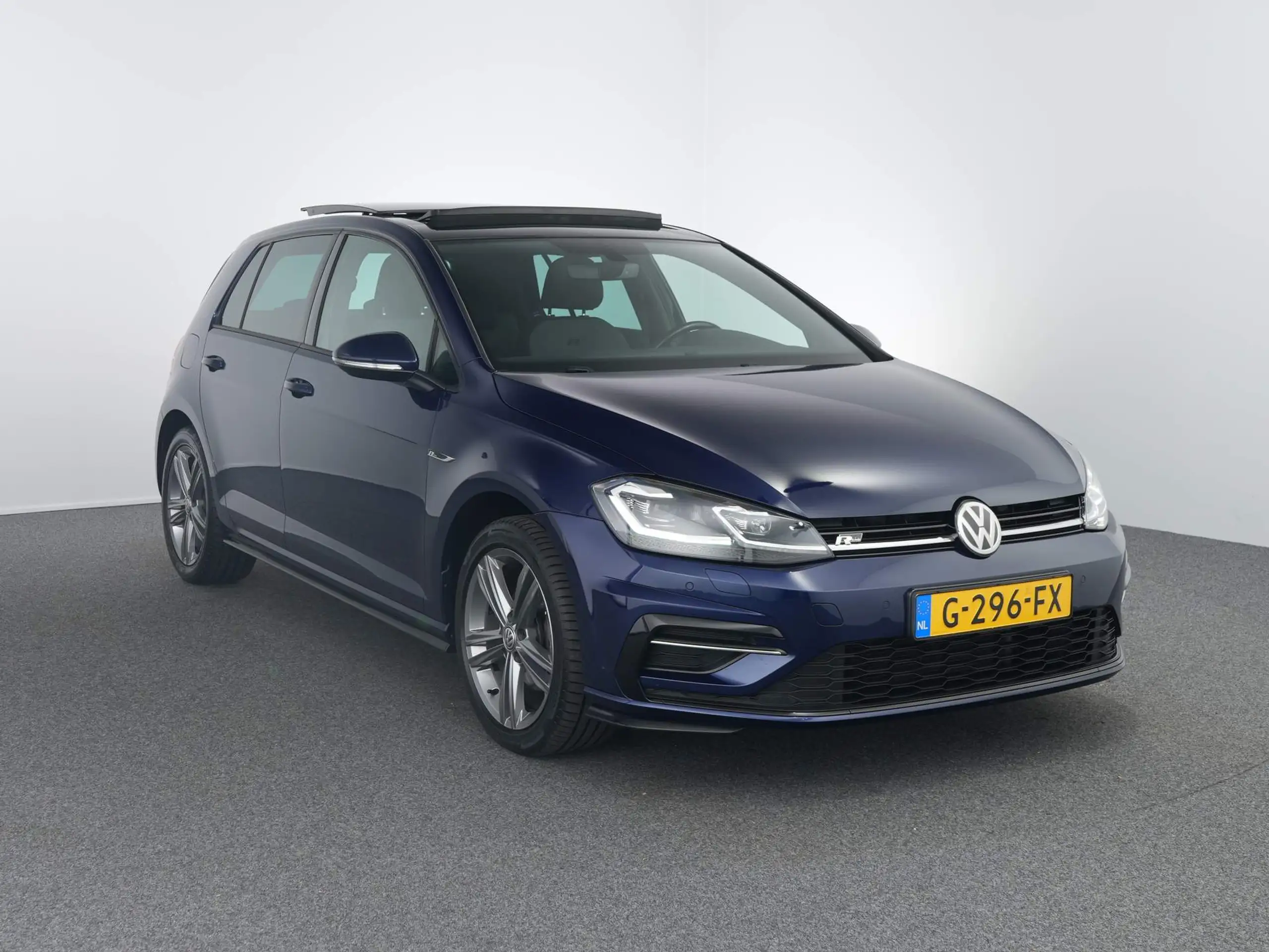 Volkswagen - Golf