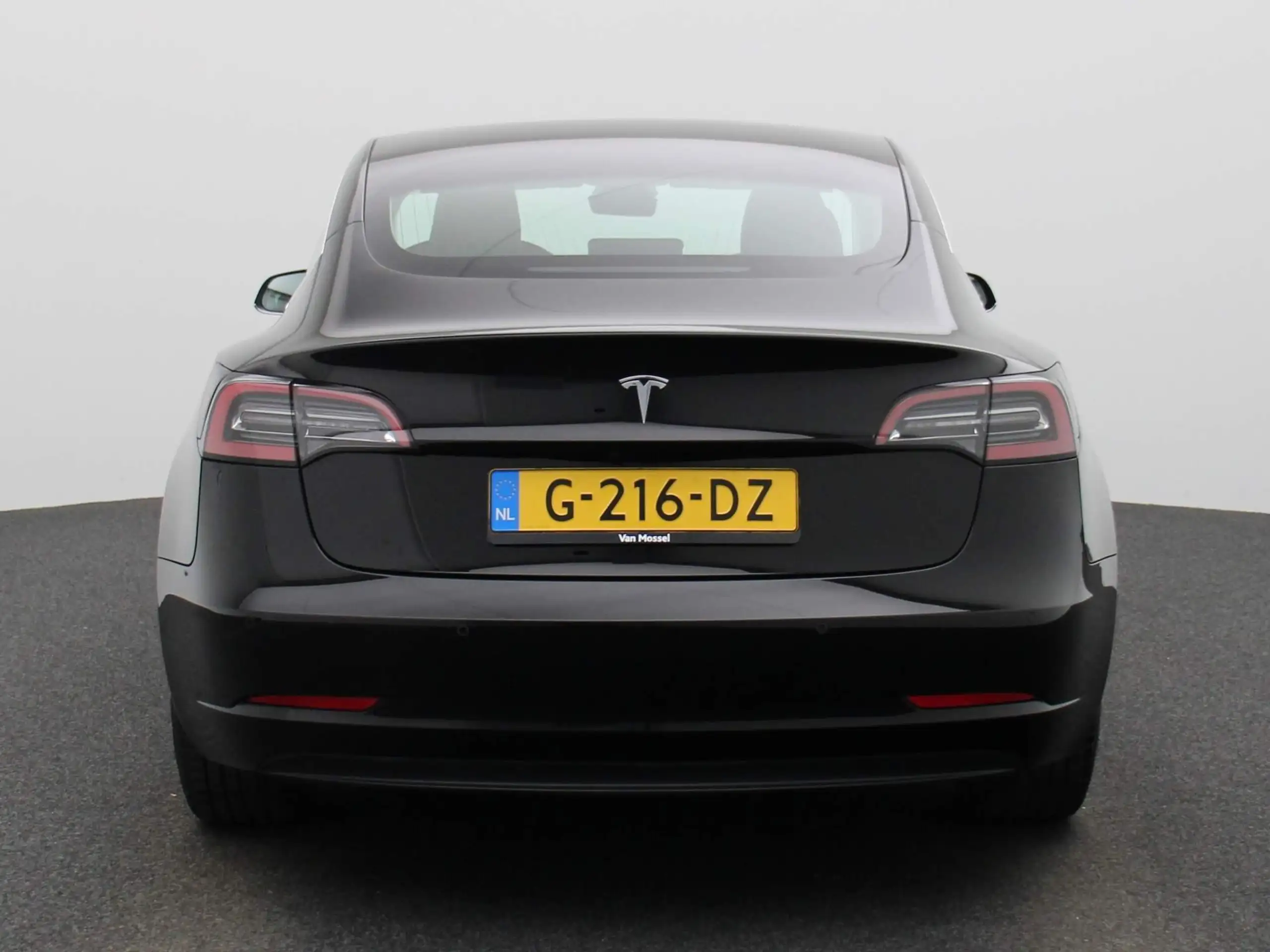 Tesla - Model 3