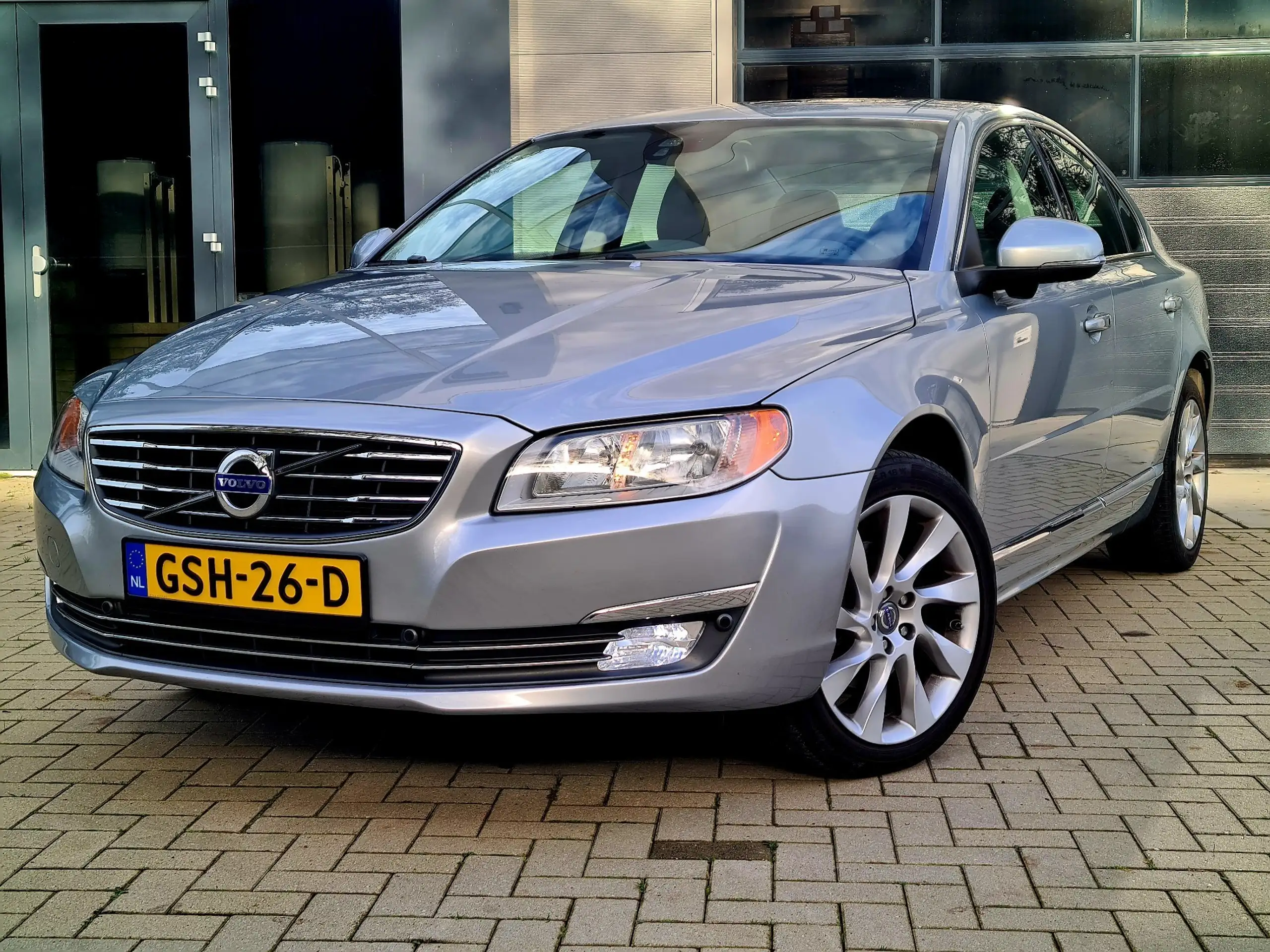 Volvo - S80