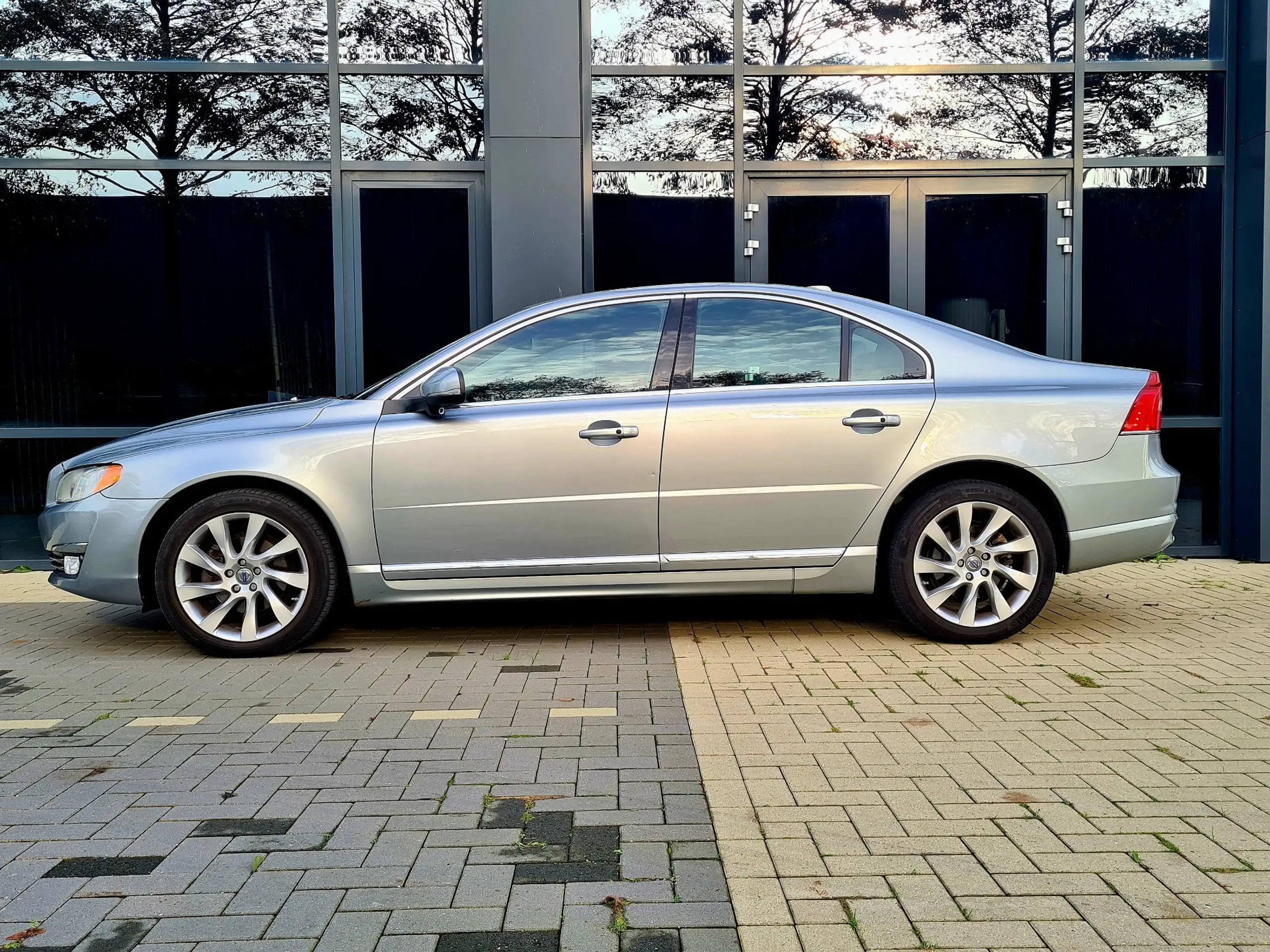 Volvo - S80