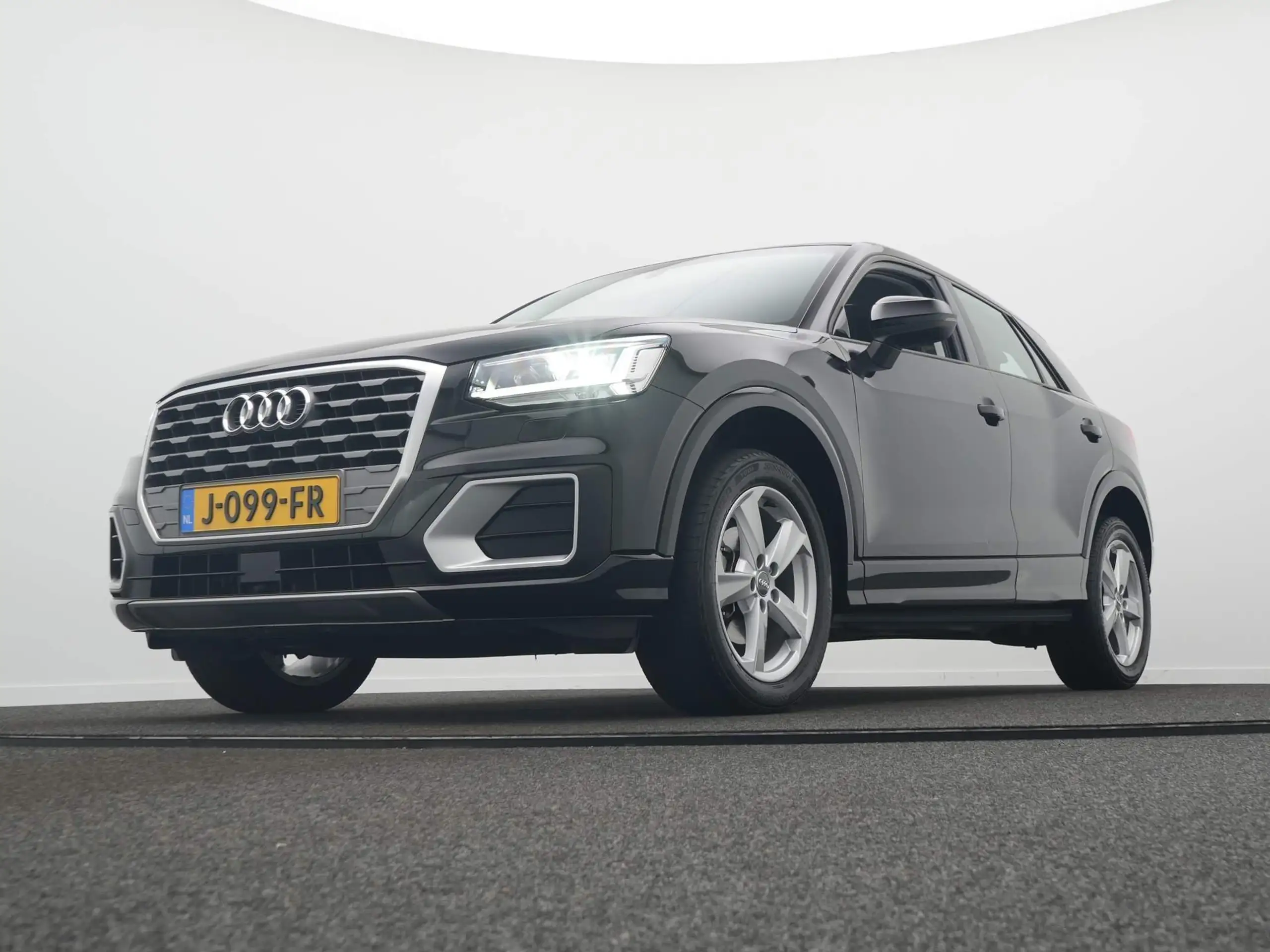 Audi - Q2