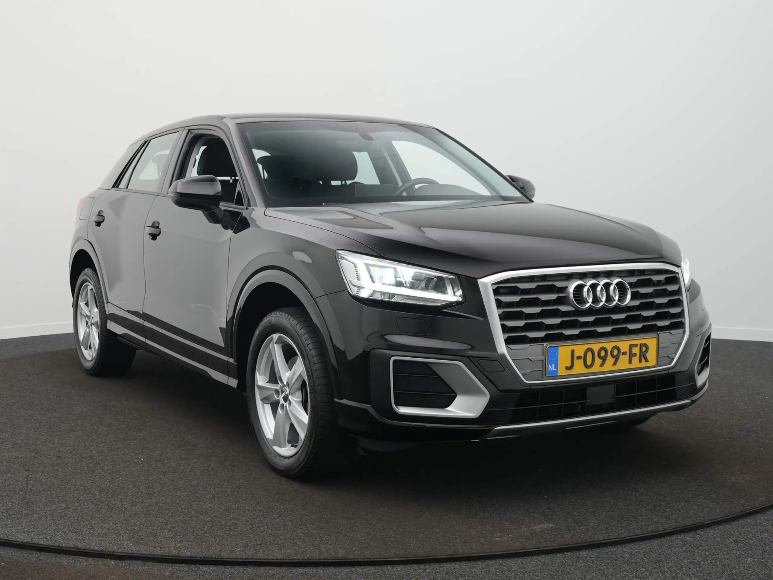 Audi - Q2