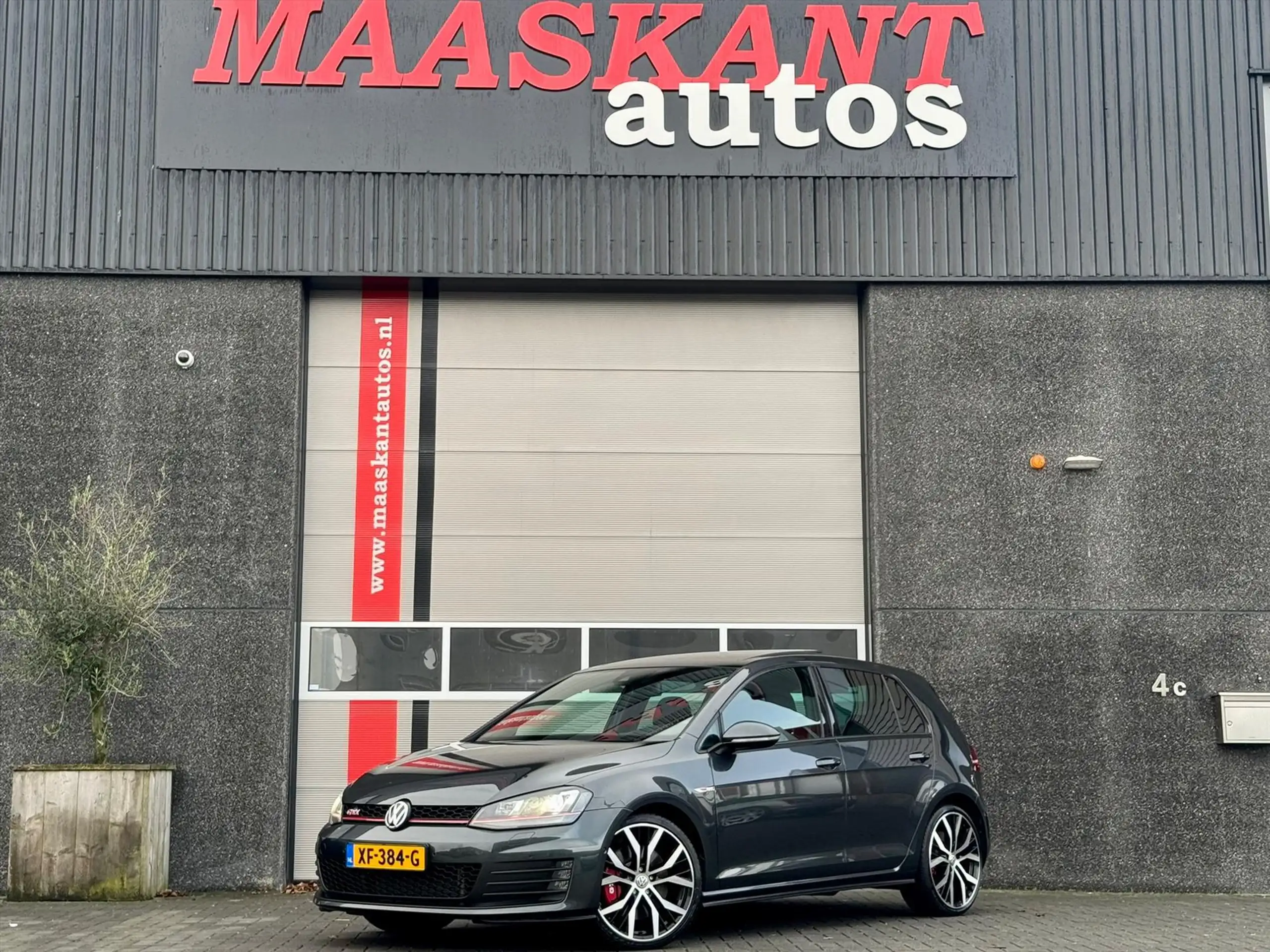 Volkswagen - Golf GTI