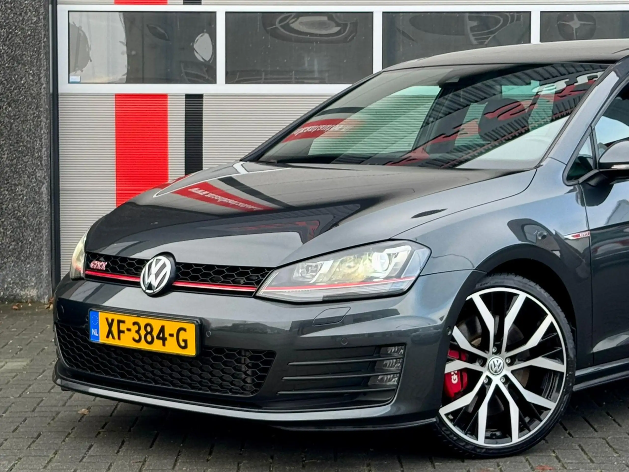 Volkswagen - Golf GTI