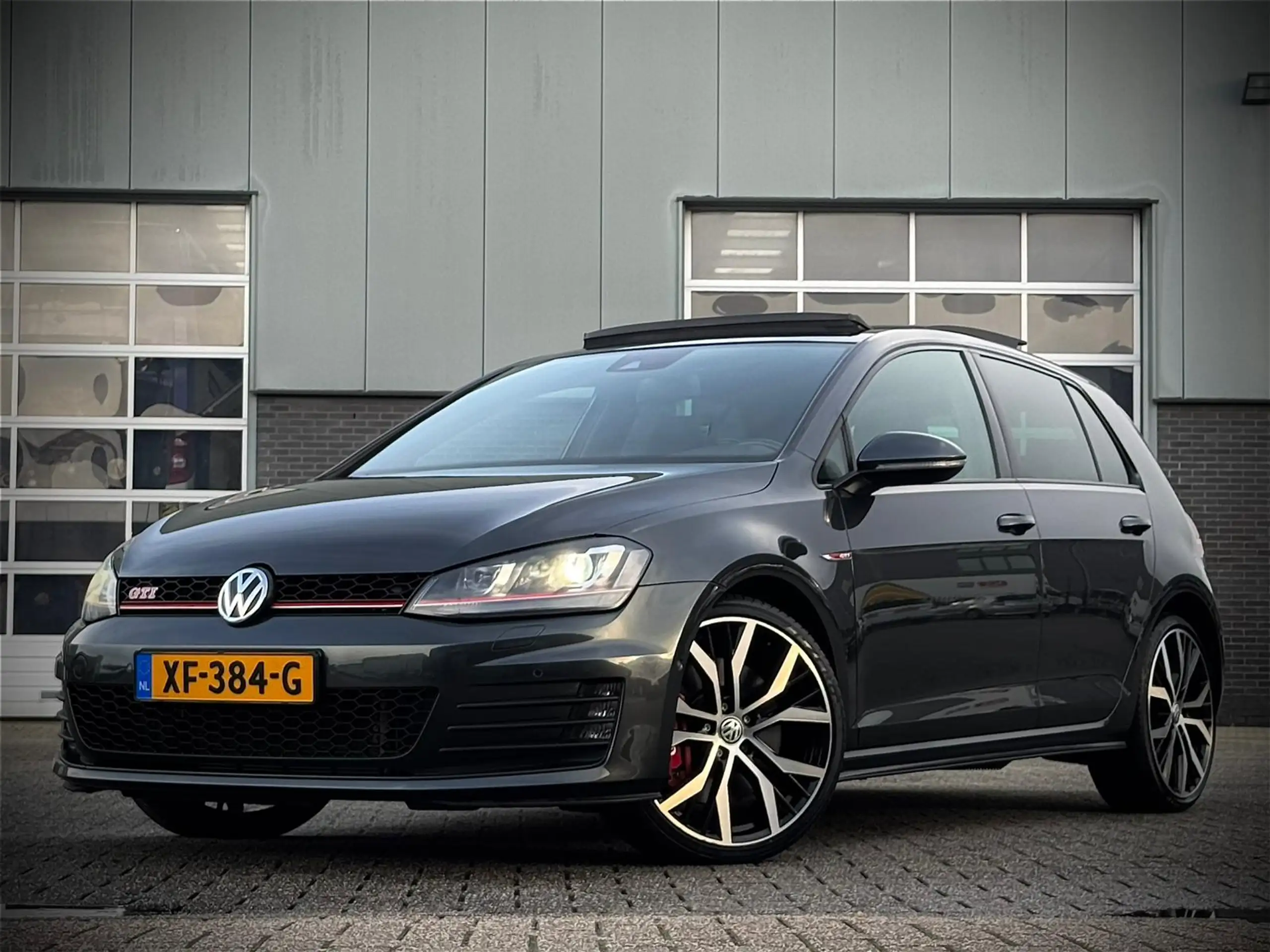 Volkswagen - Golf GTI