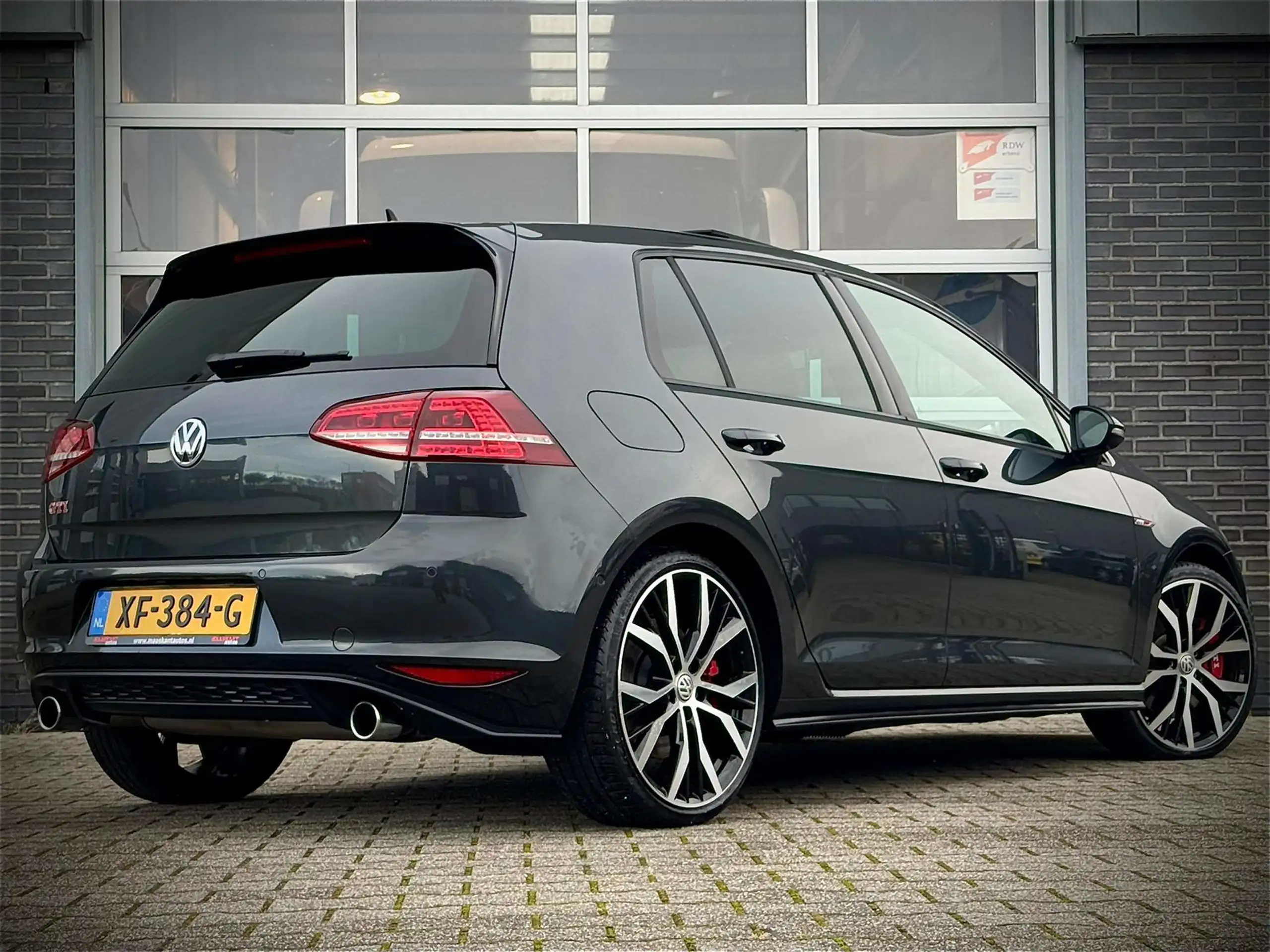 Volkswagen - Golf GTI