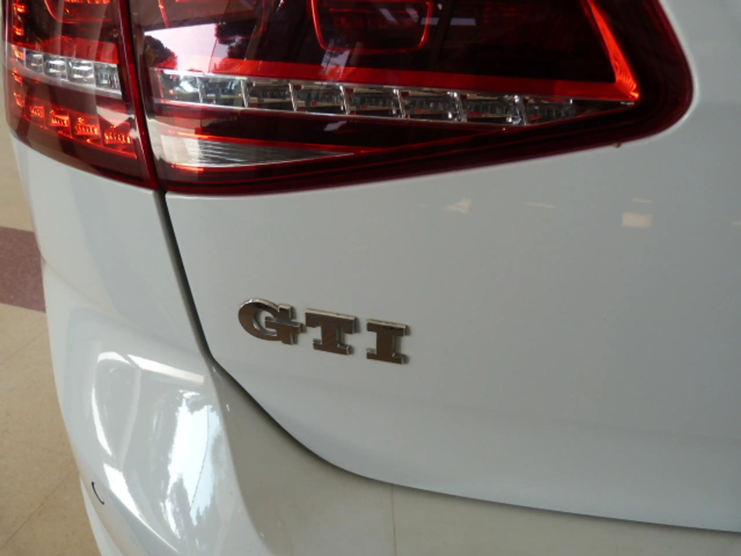 Volkswagen - Golf GTI