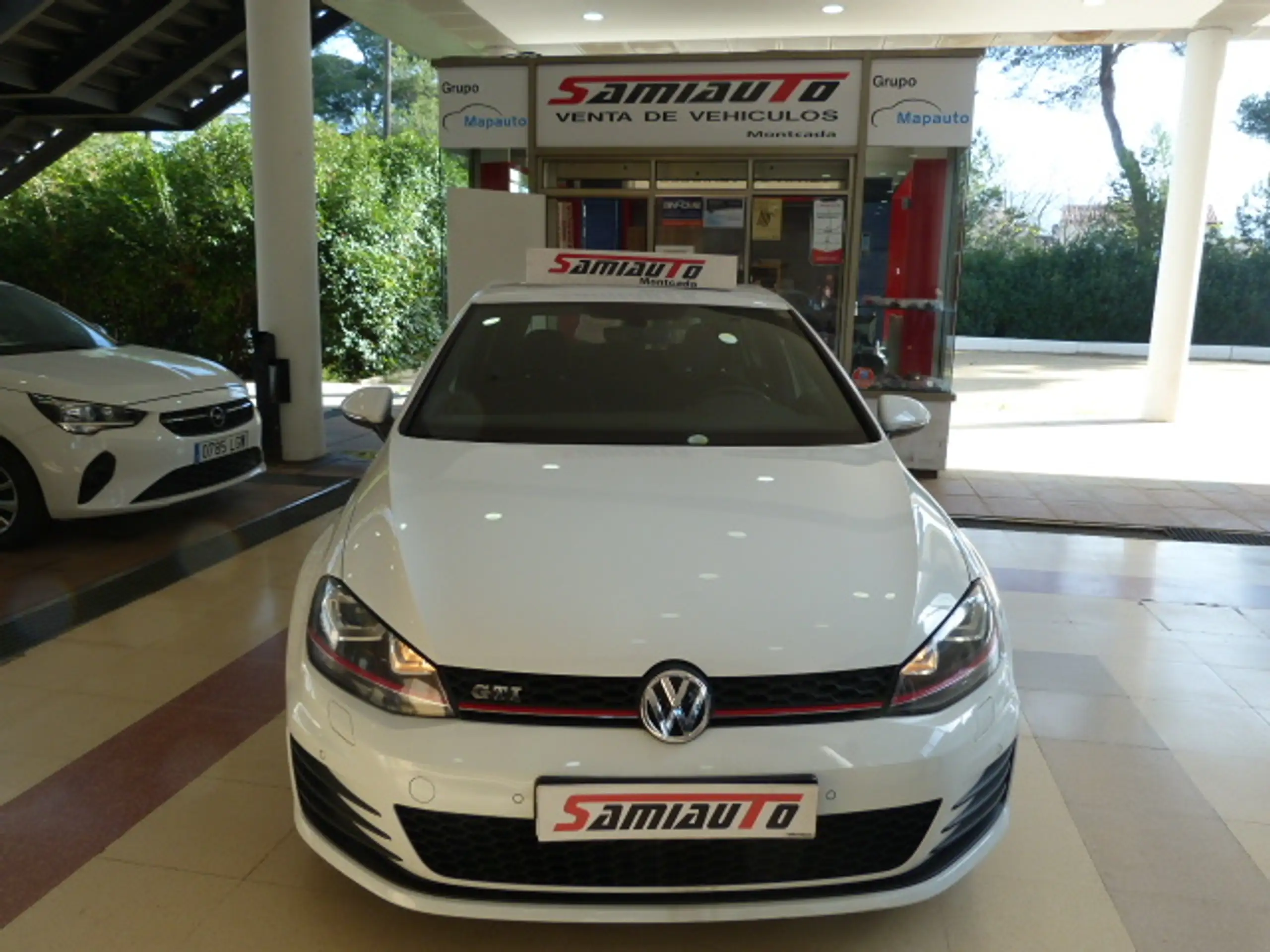 Volkswagen - Golf GTI