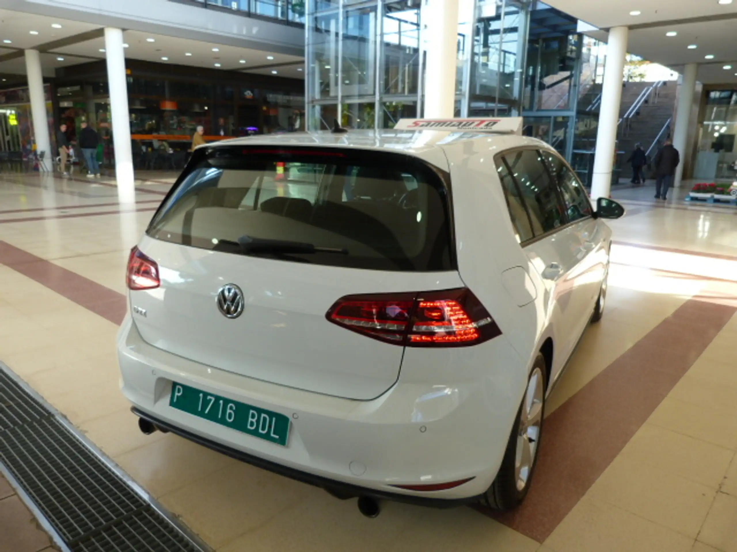 Volkswagen - Golf GTI