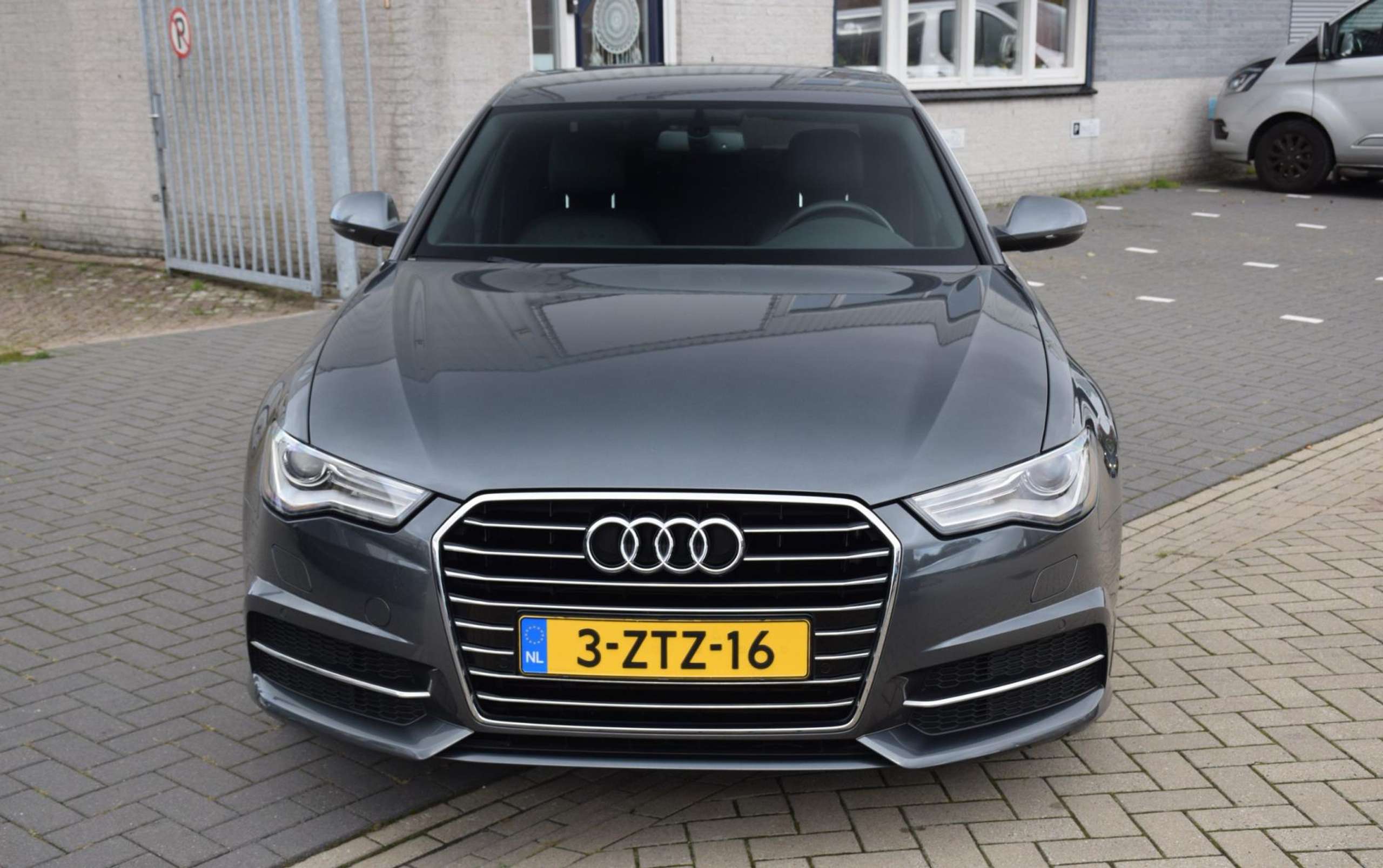 Audi - A6