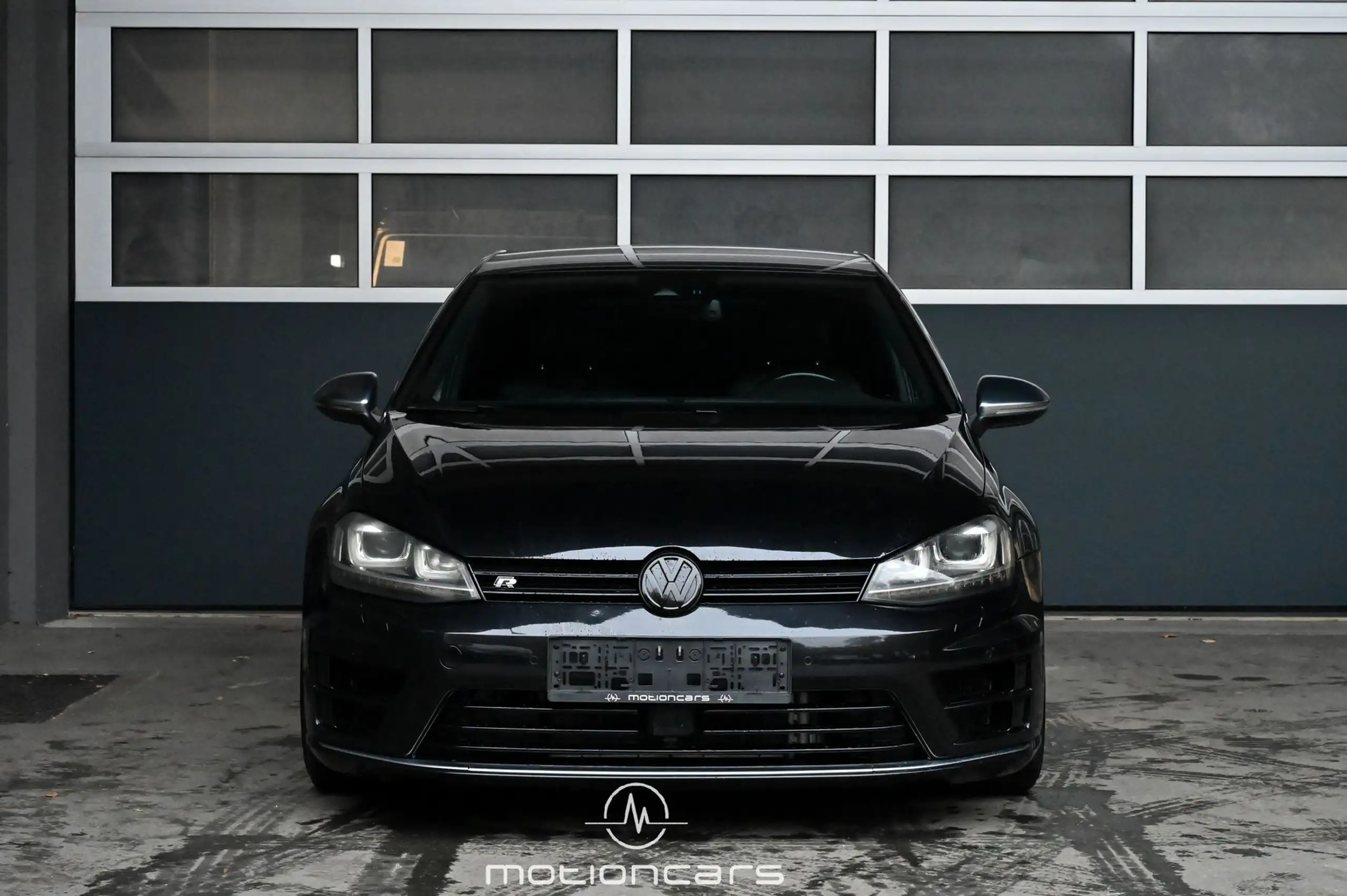 Volkswagen - Golf