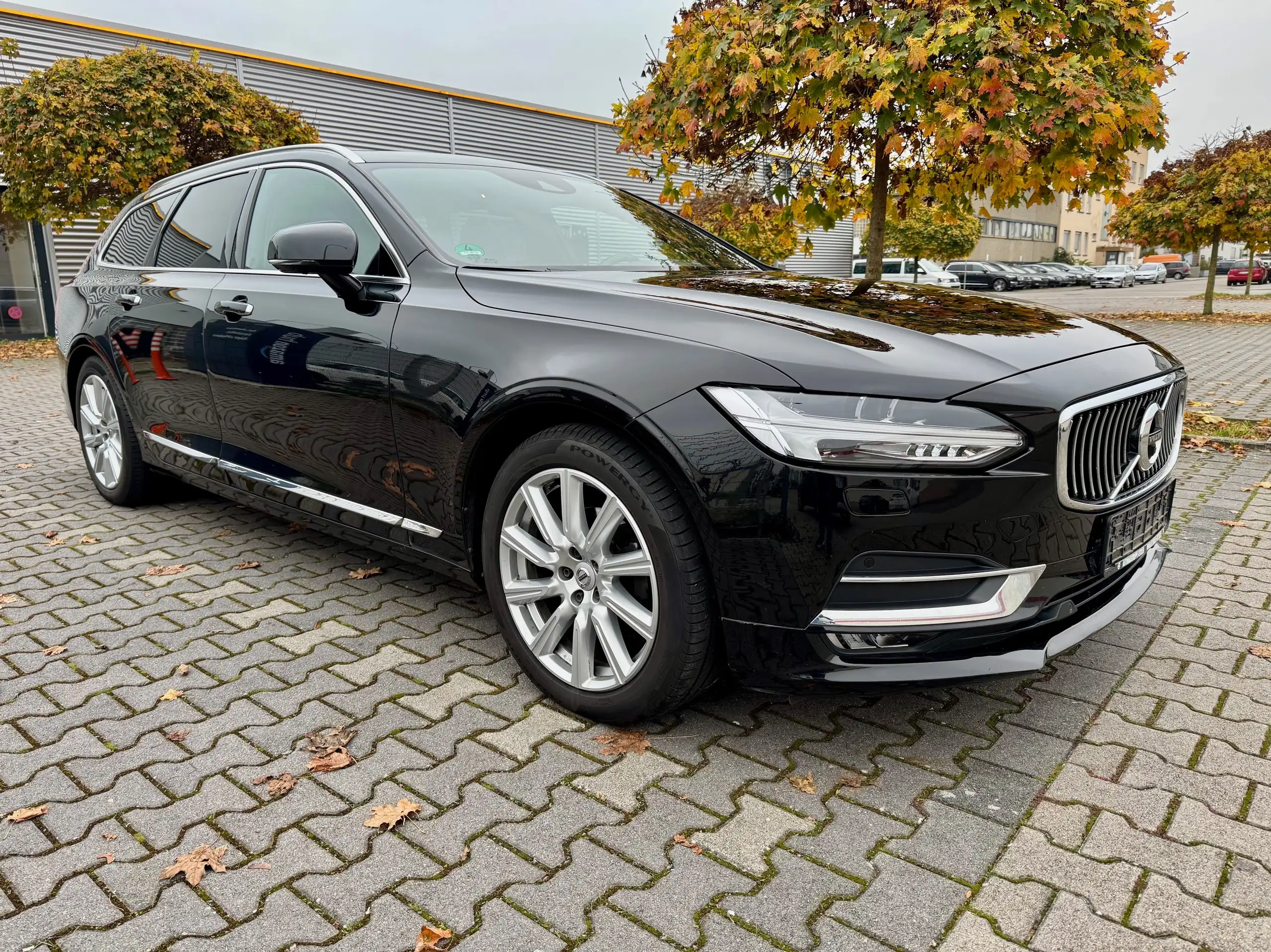 Volvo - V90