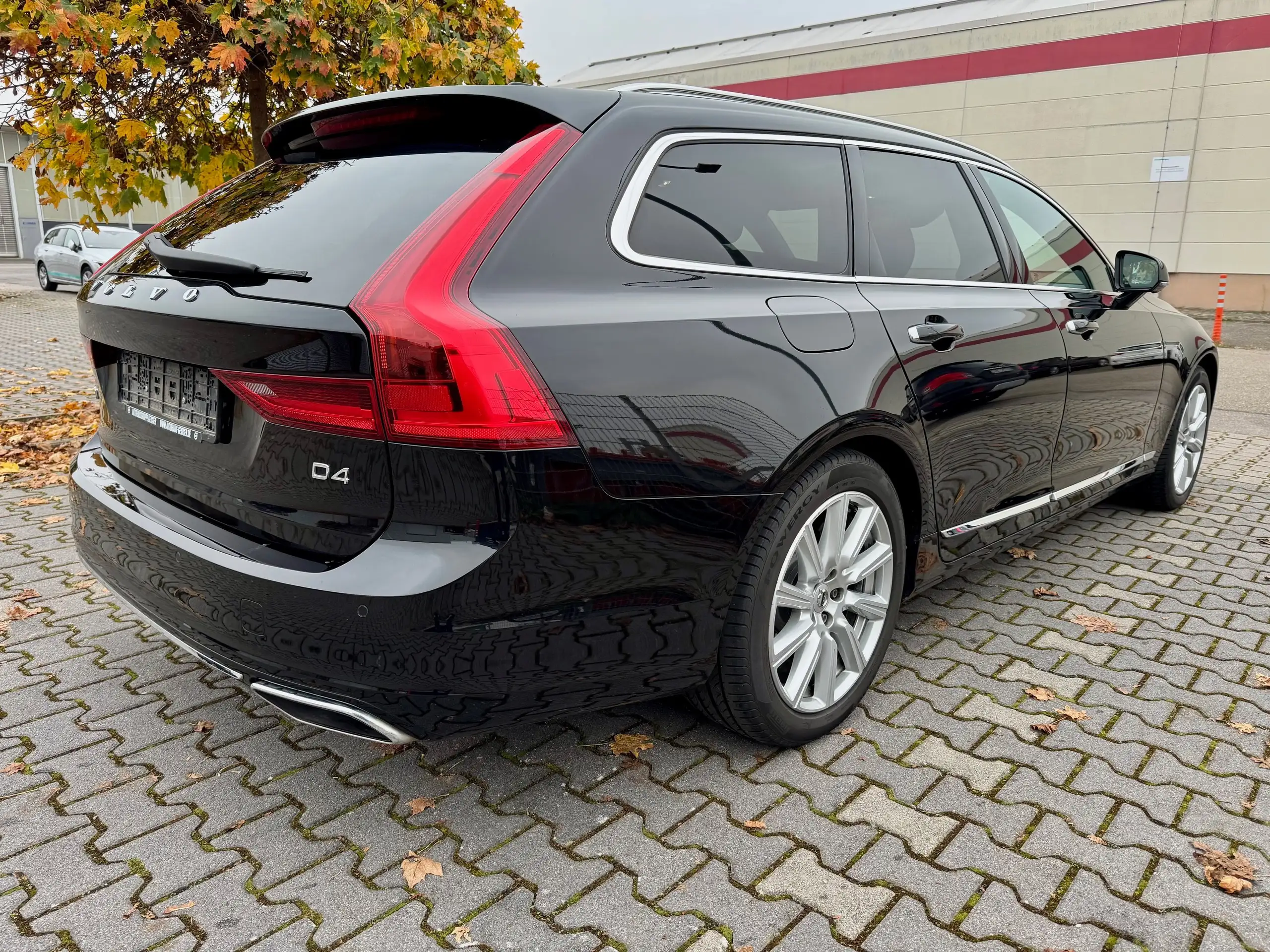 Volvo - V90