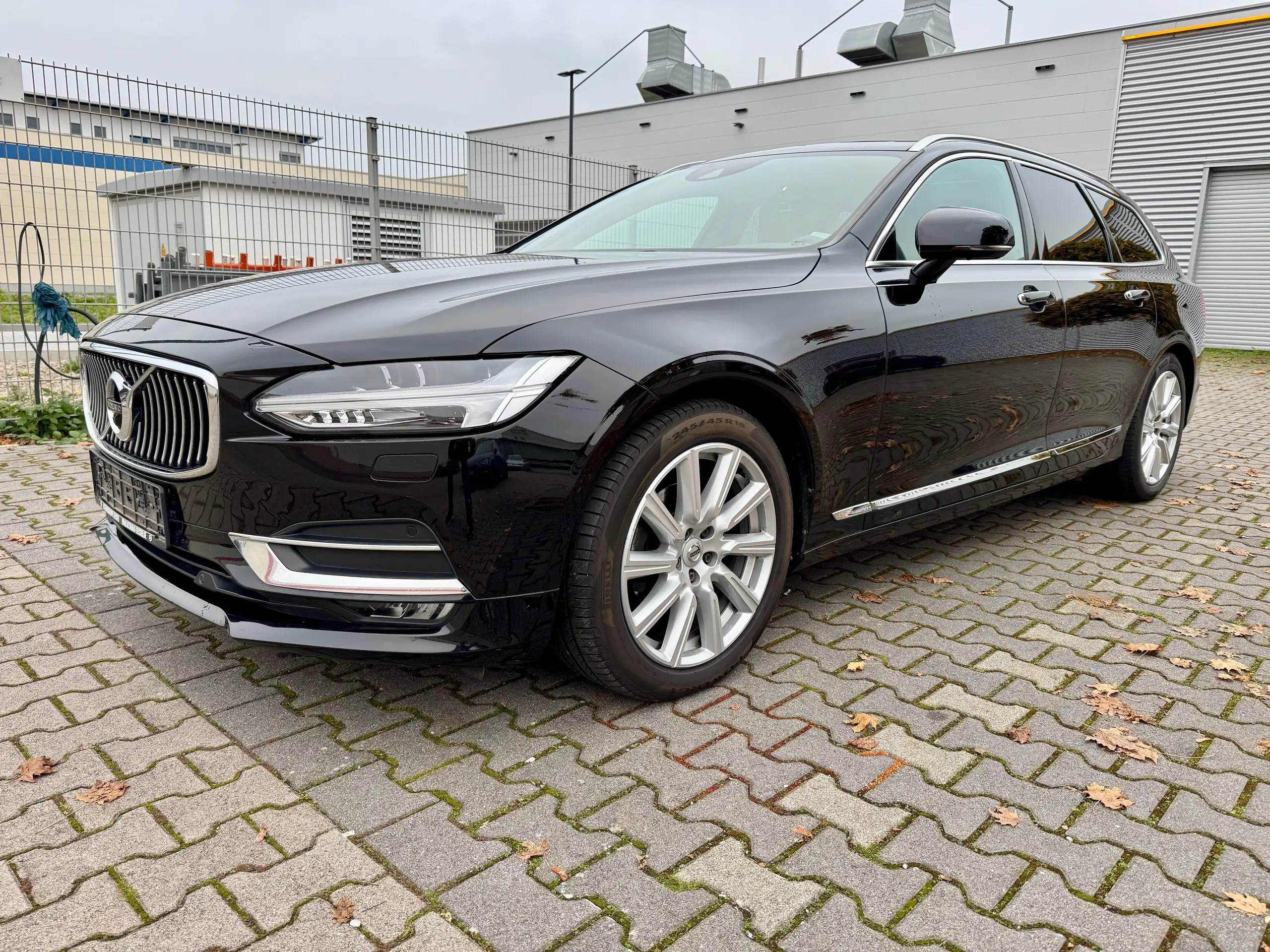 Volvo - V90