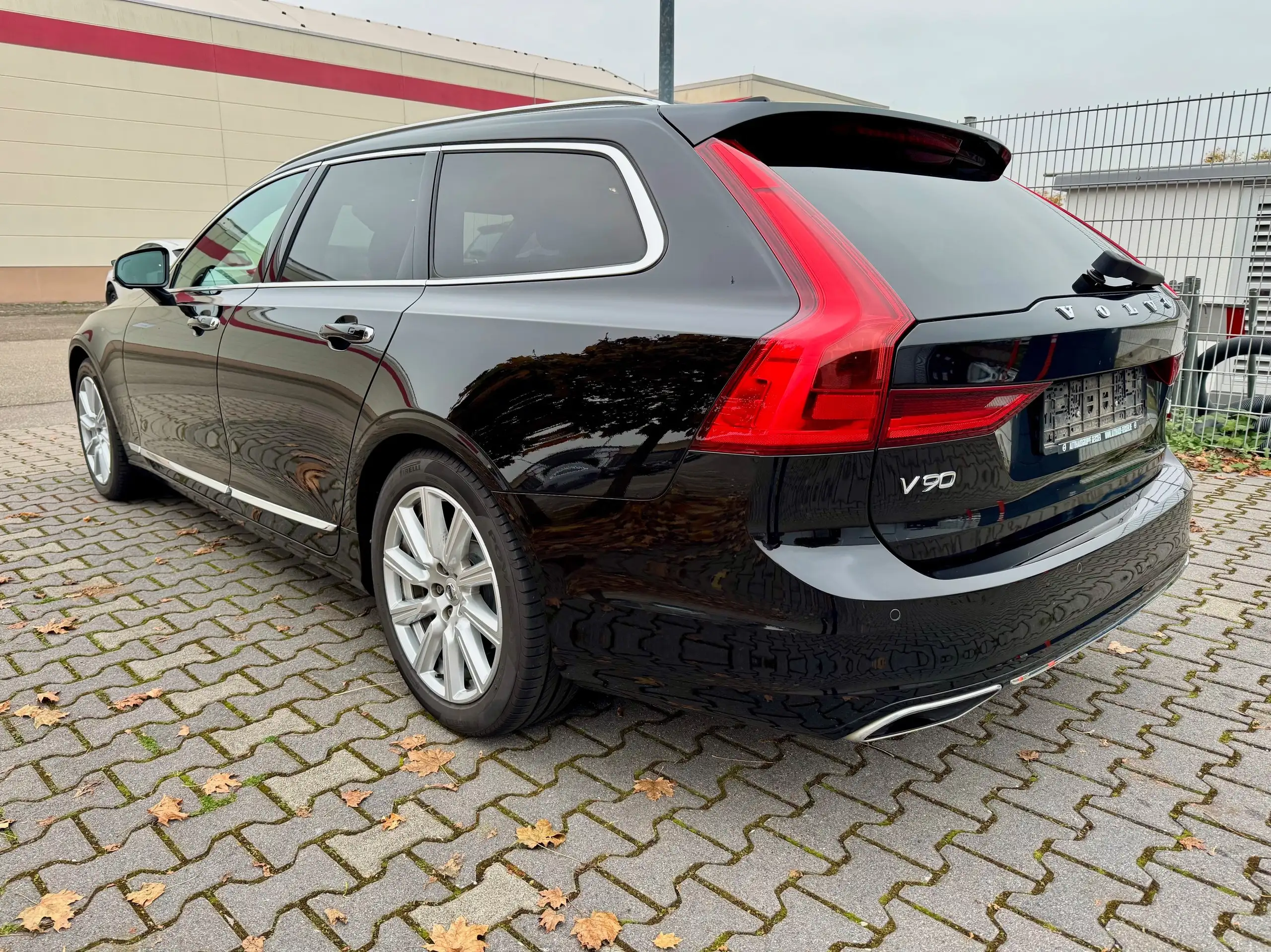 Volvo - V90