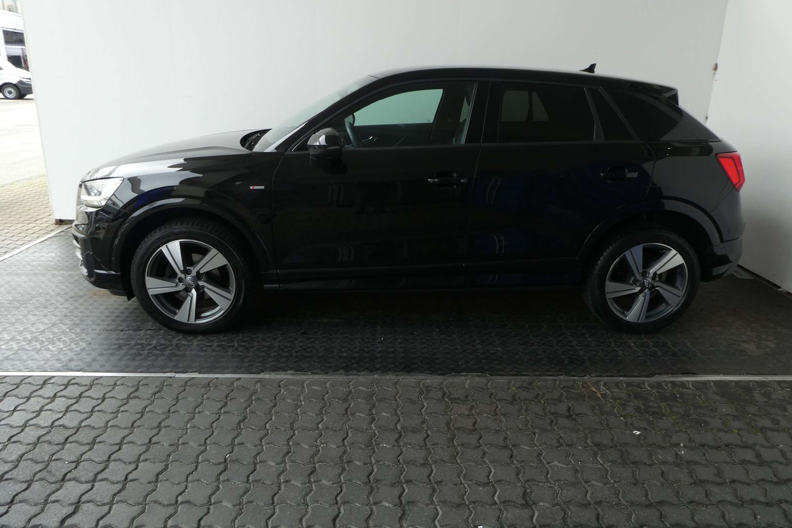 Audi - Q2