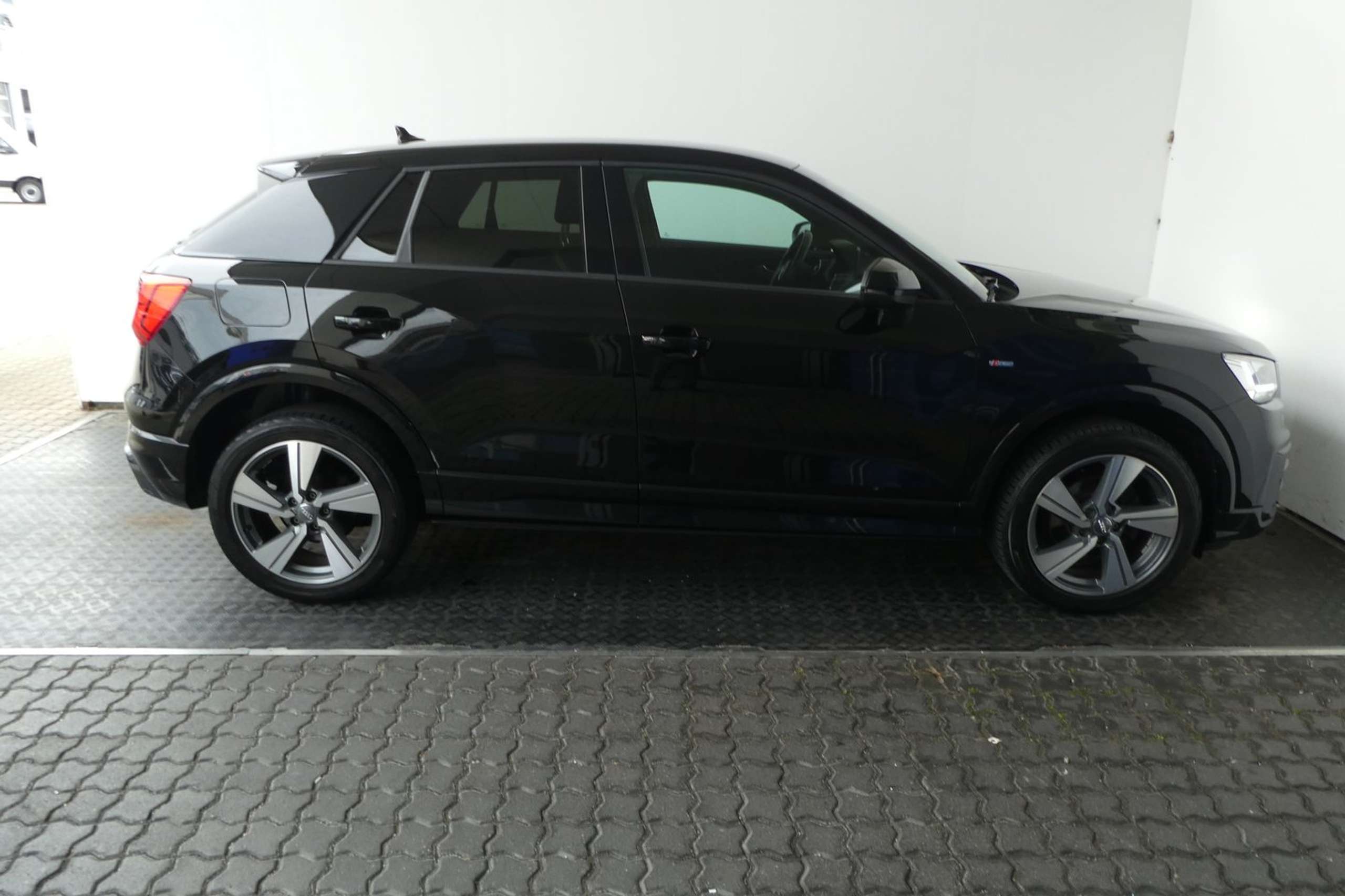 Audi - Q2