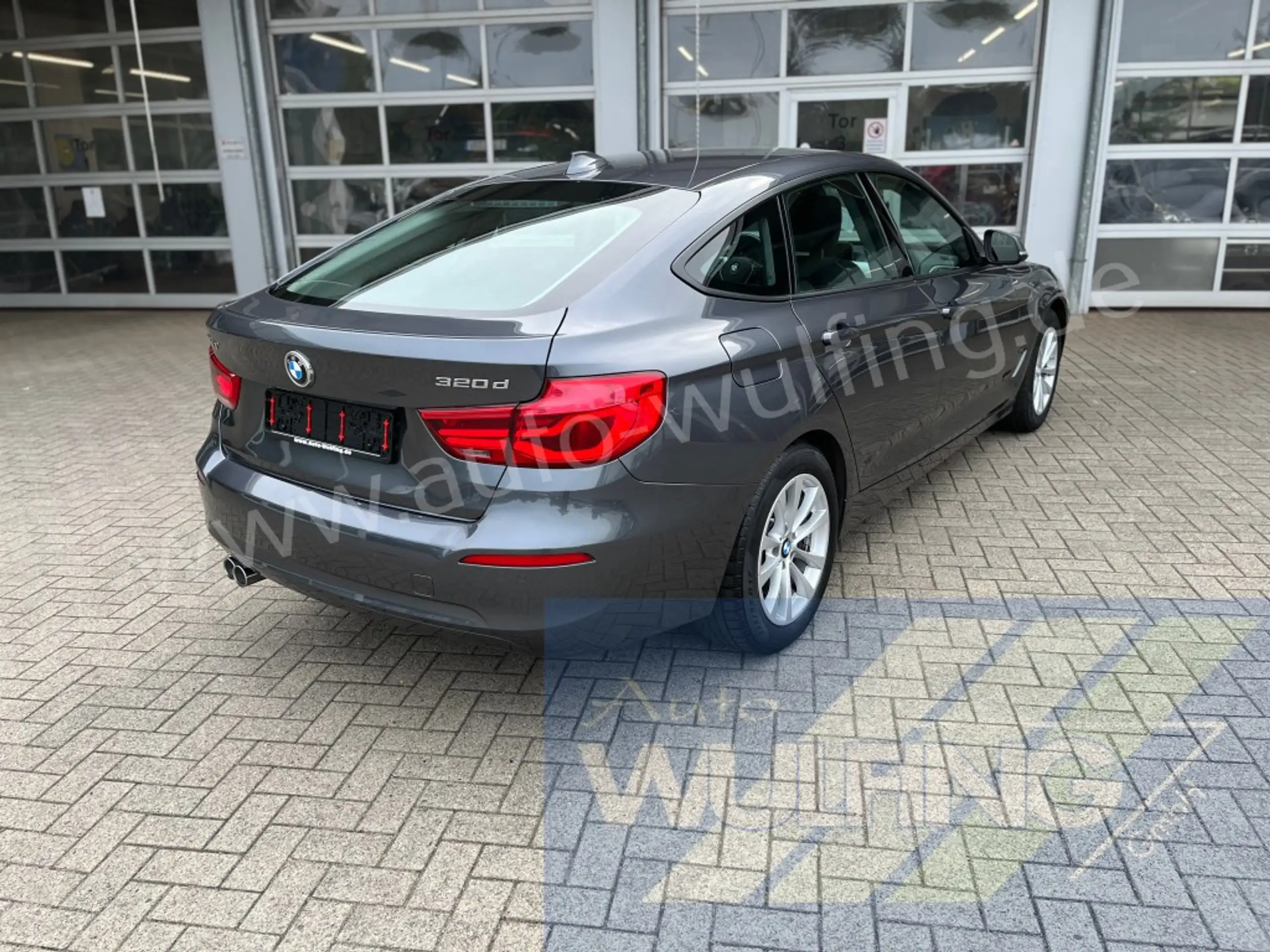 BMW - 320