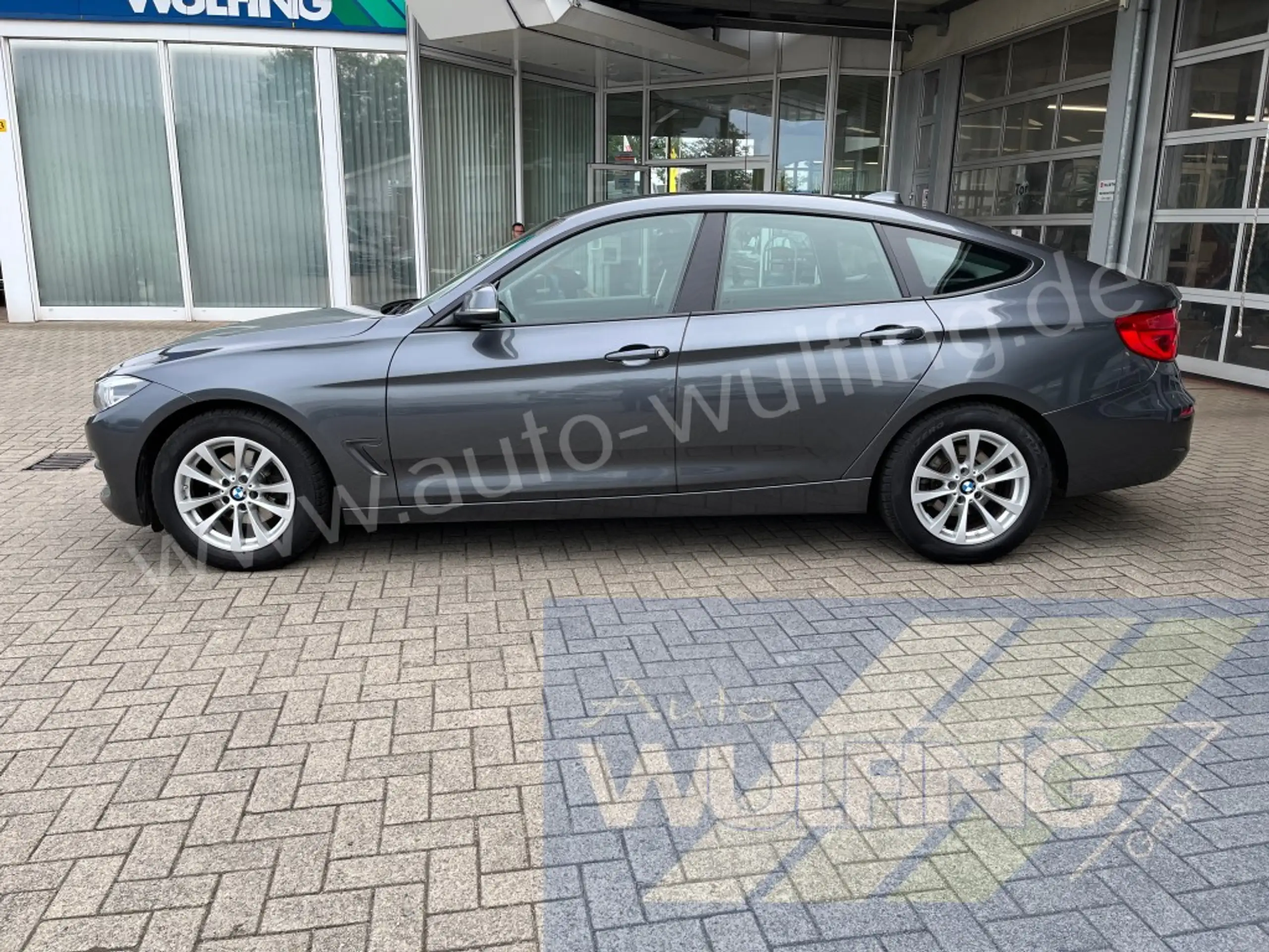 BMW - 320