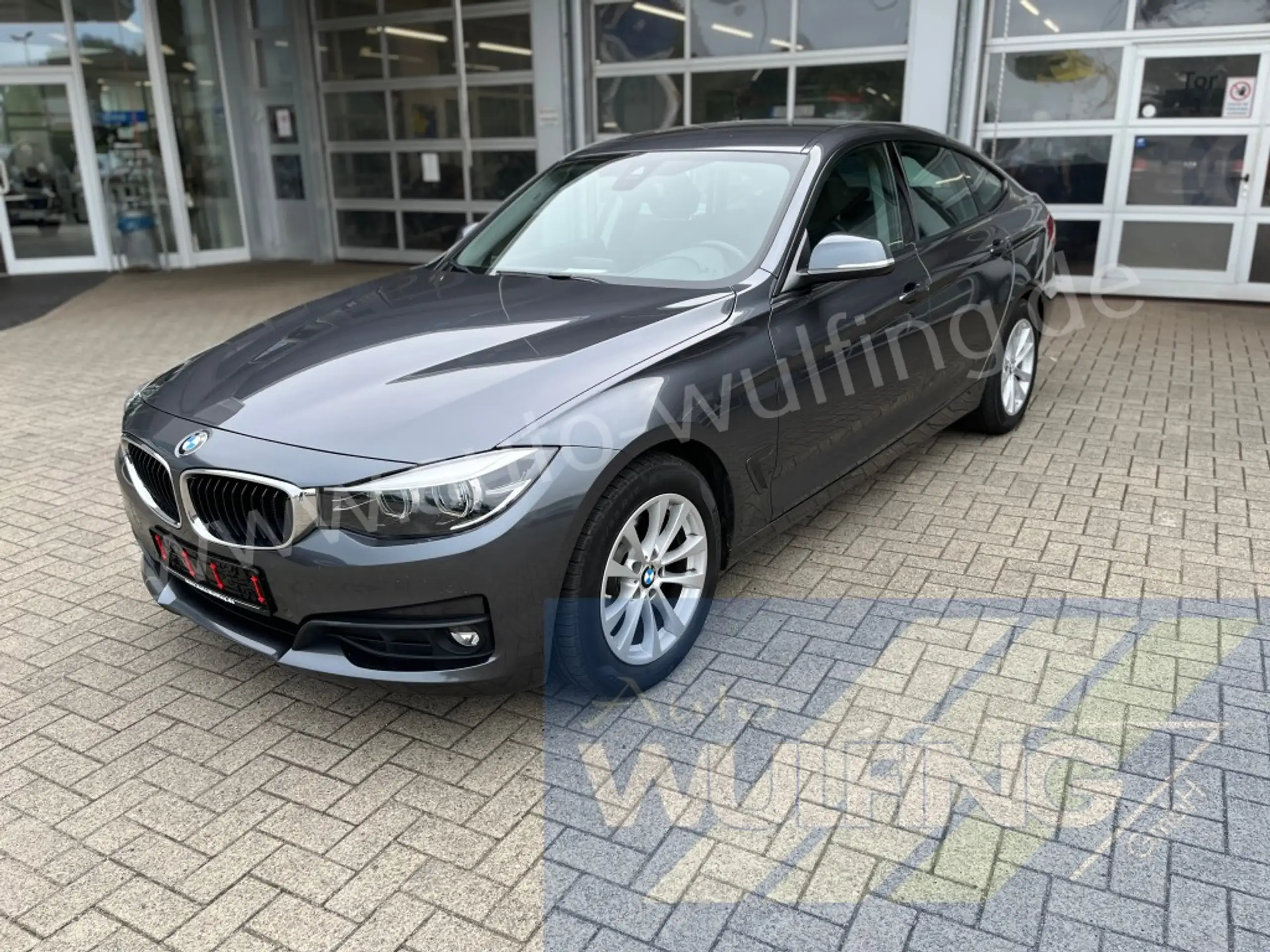 BMW - 320