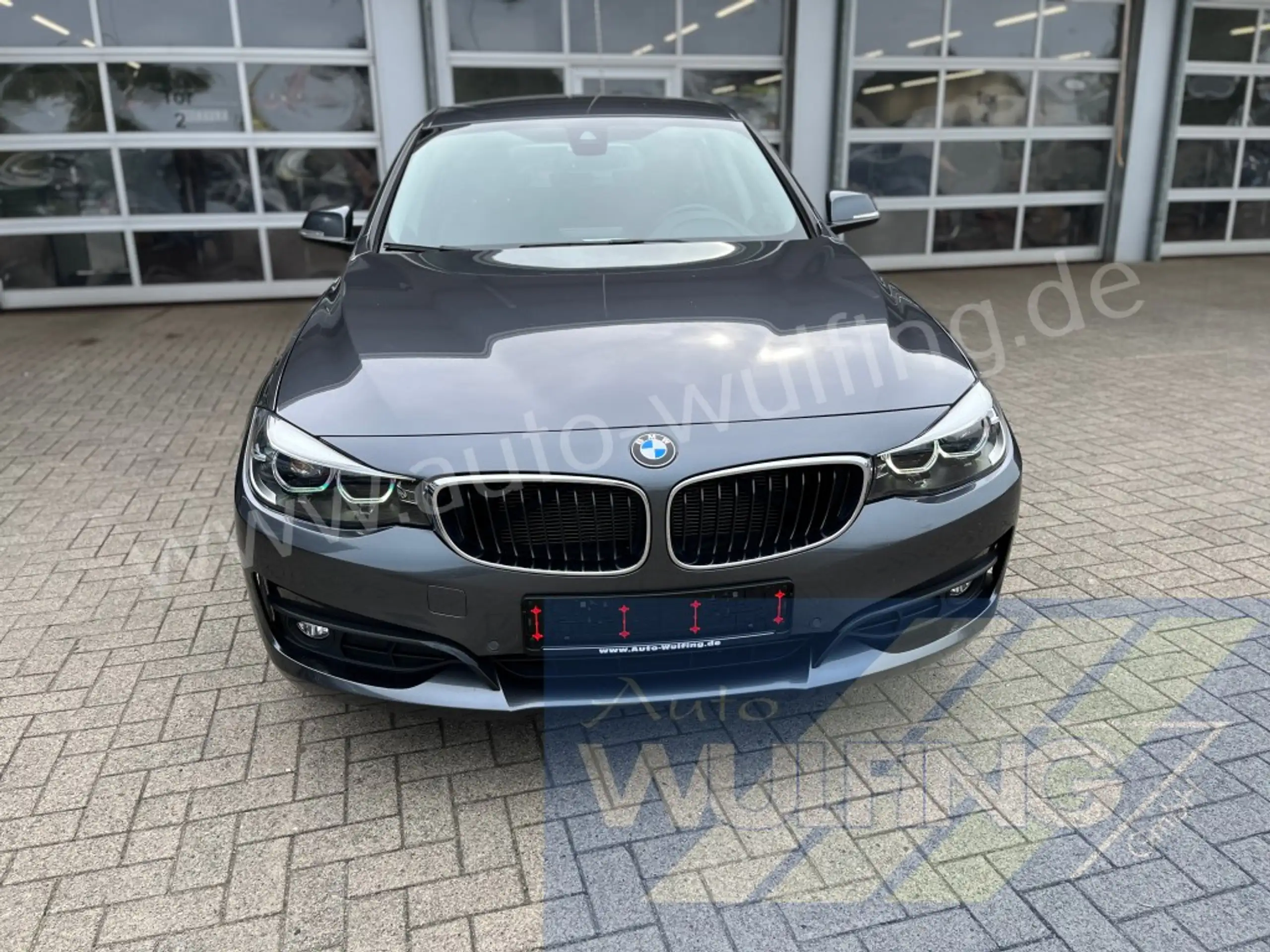 BMW - 320